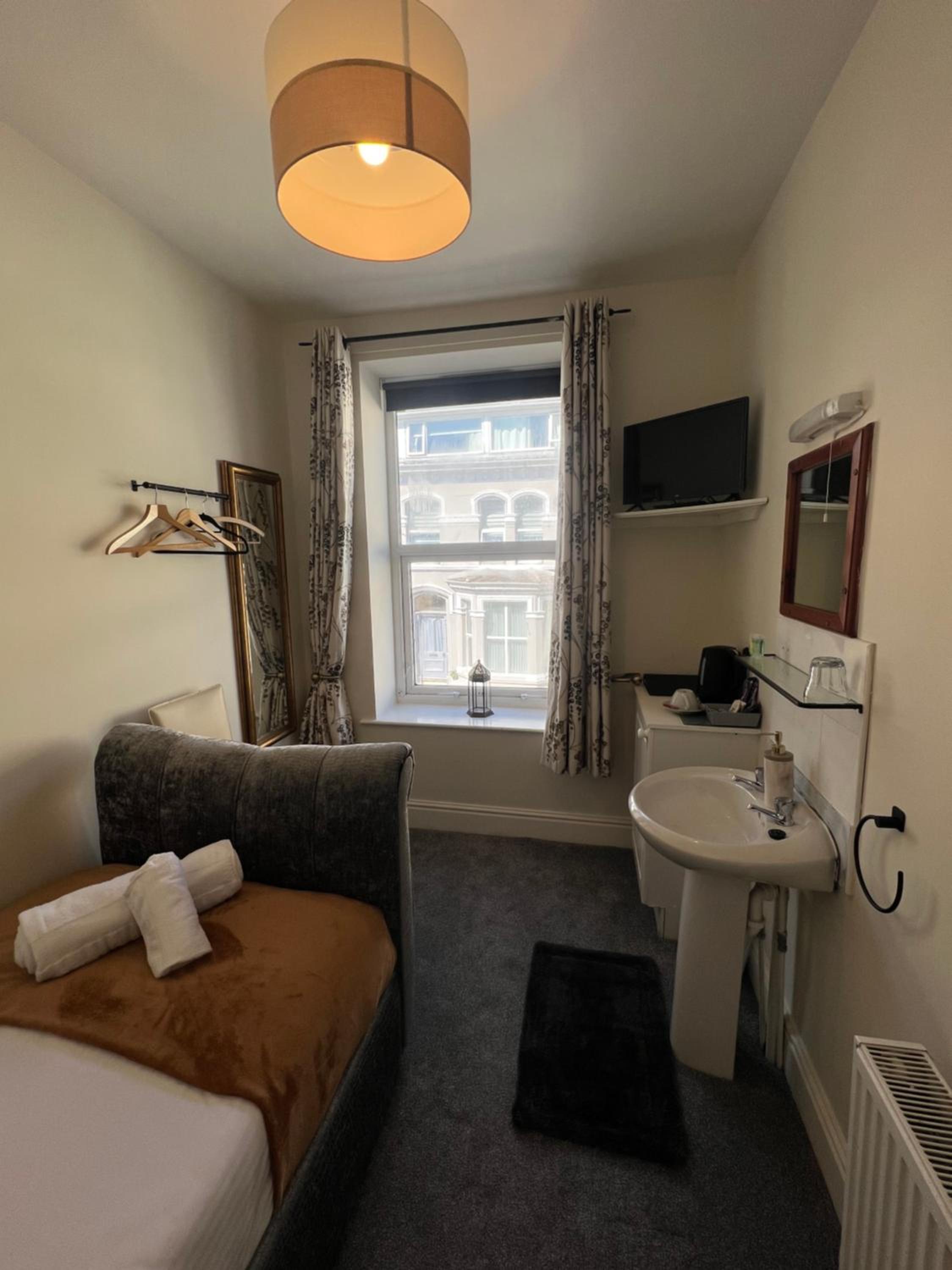 Single Room with Shared Shower and Toilet photo 2