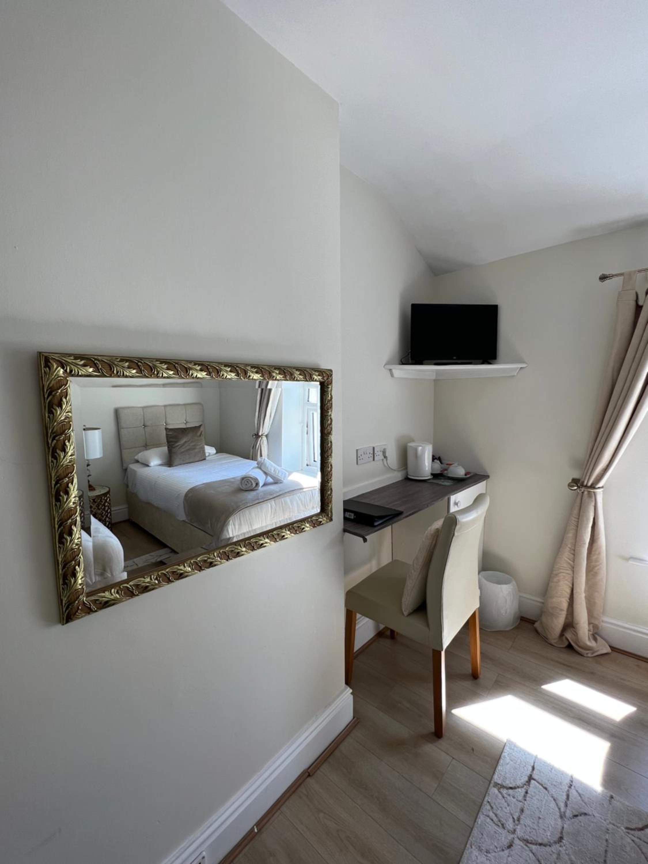 Standard Twin Room photo 2