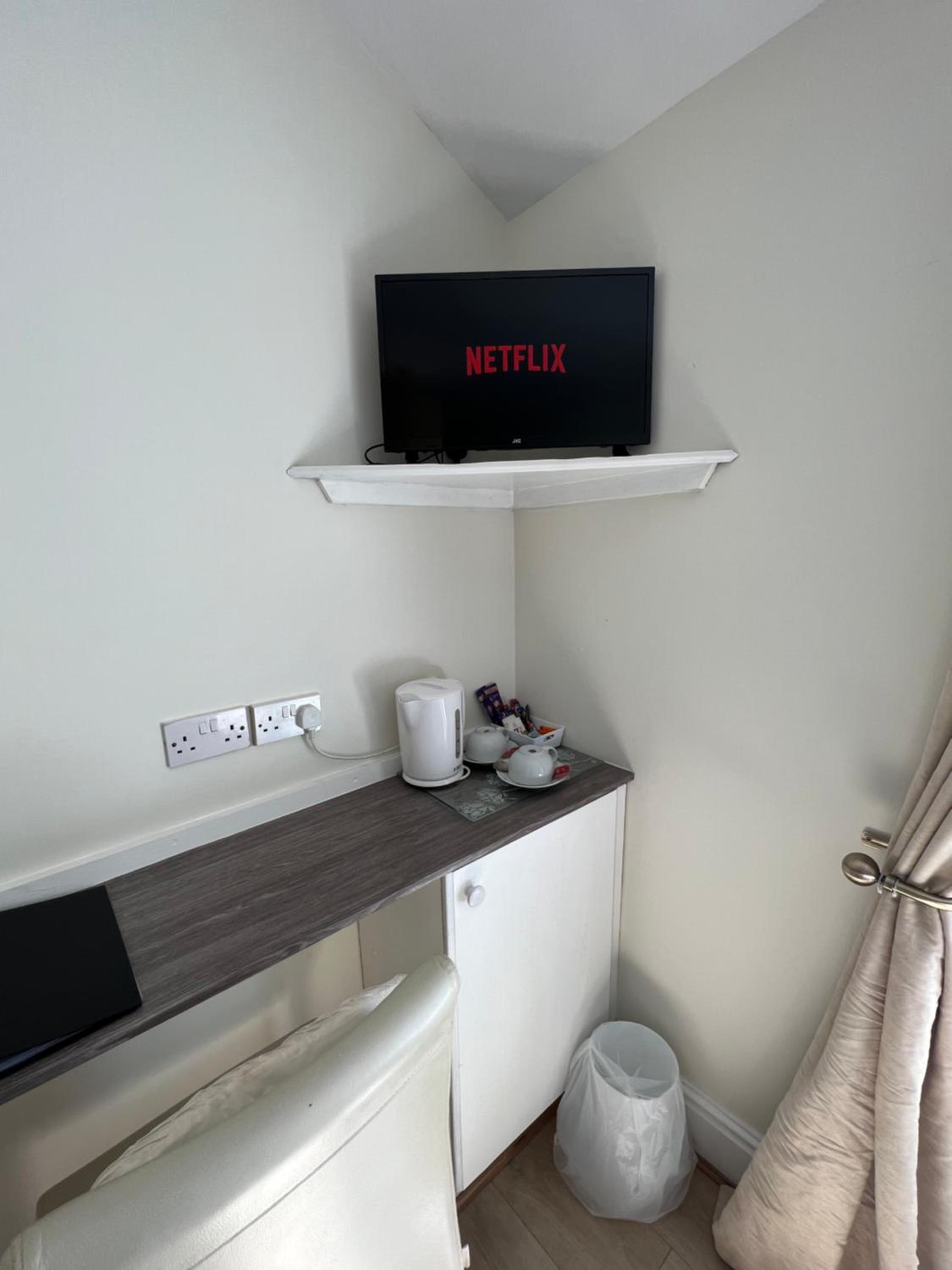 Standard Twin Room photo 3