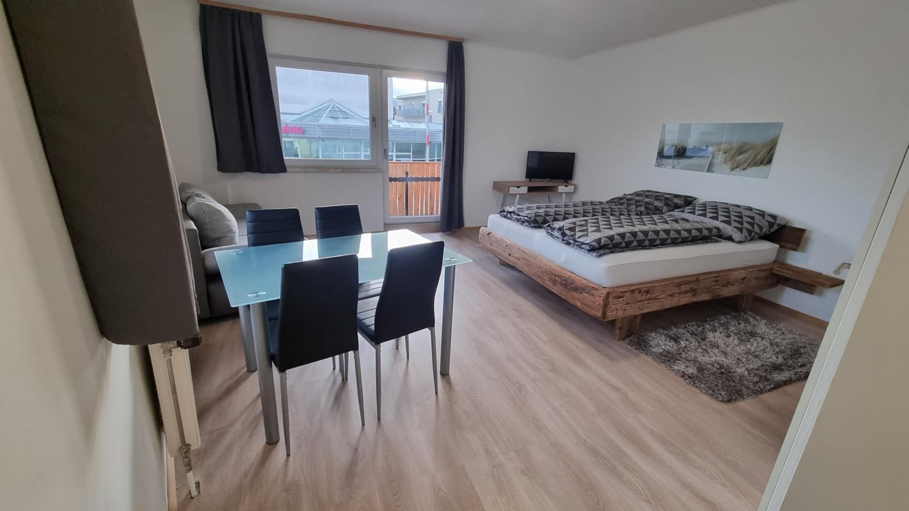 Apartment photo 2