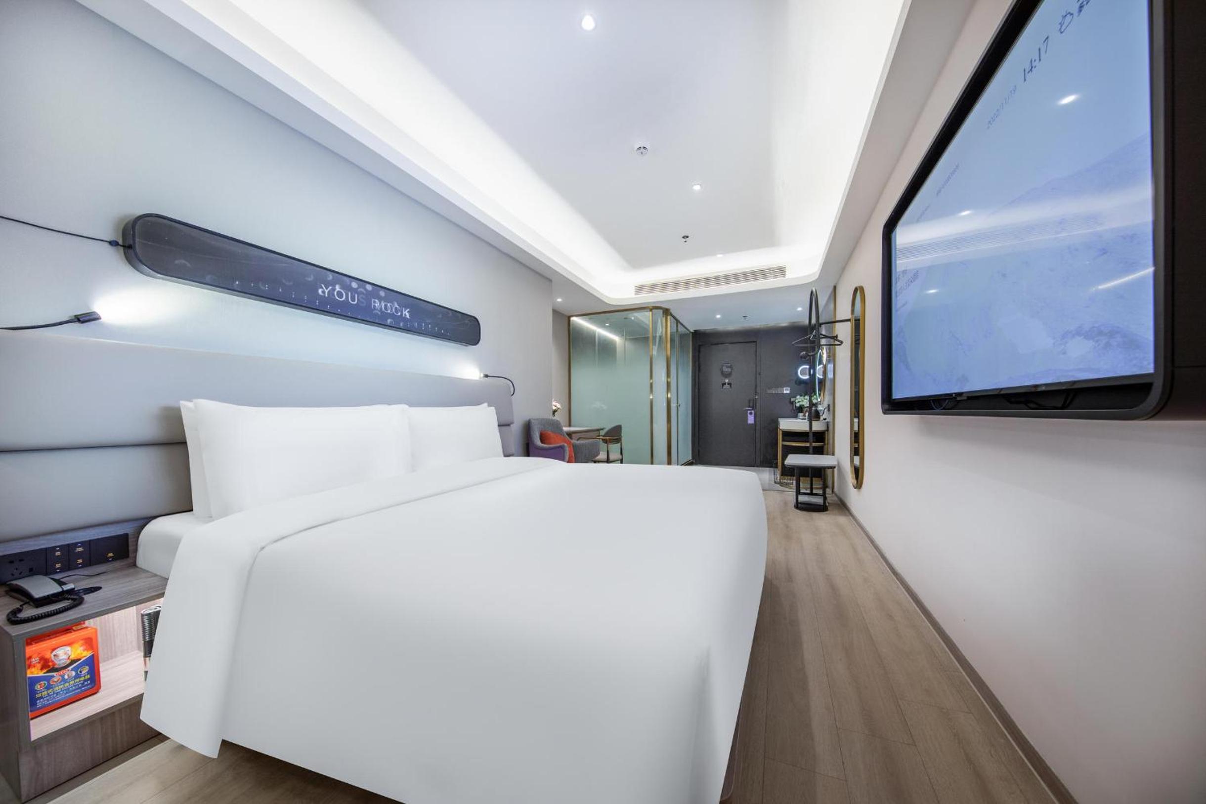 Light Double Room with Inner Window
