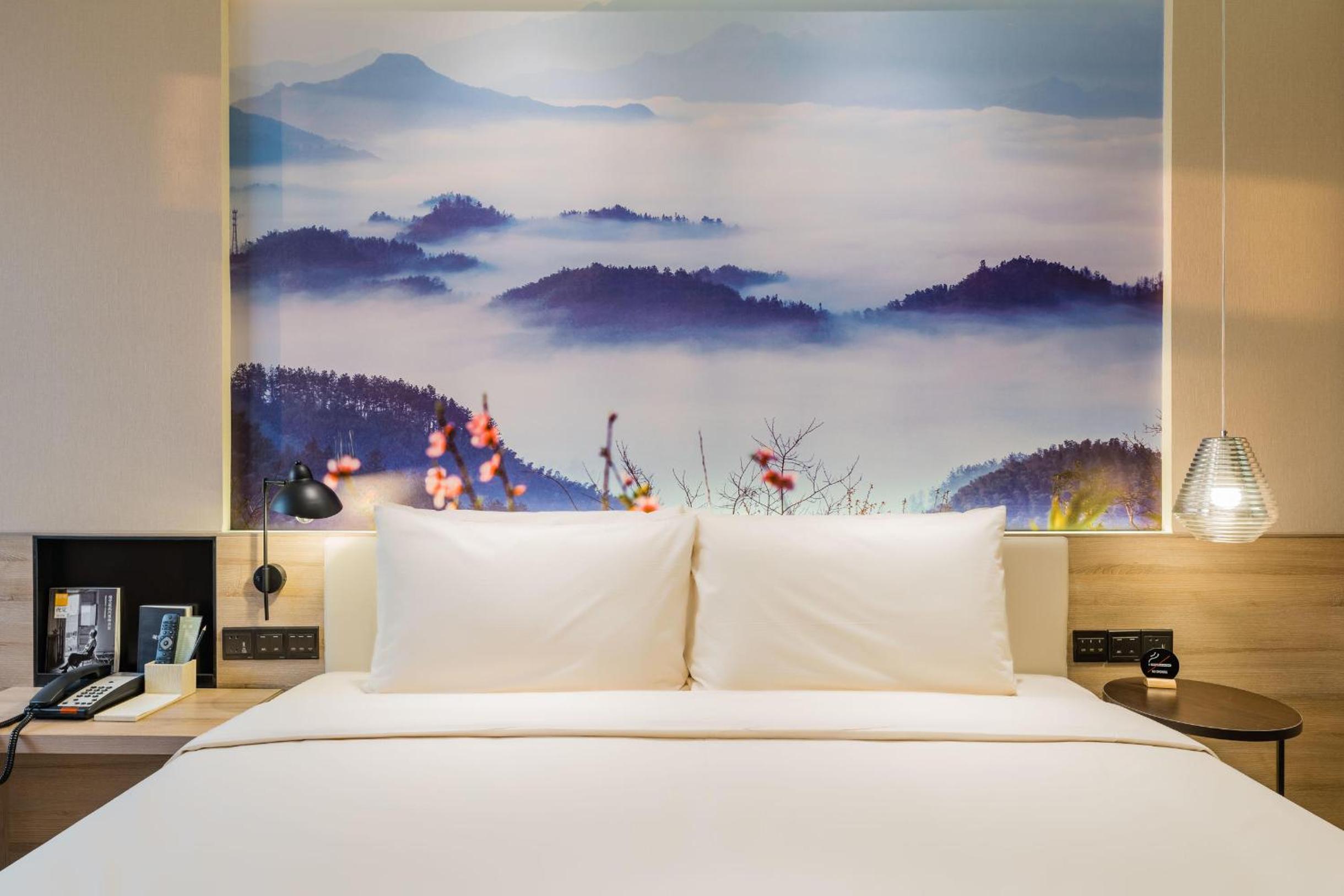 Elegant Double Room with Inner Window photo 1