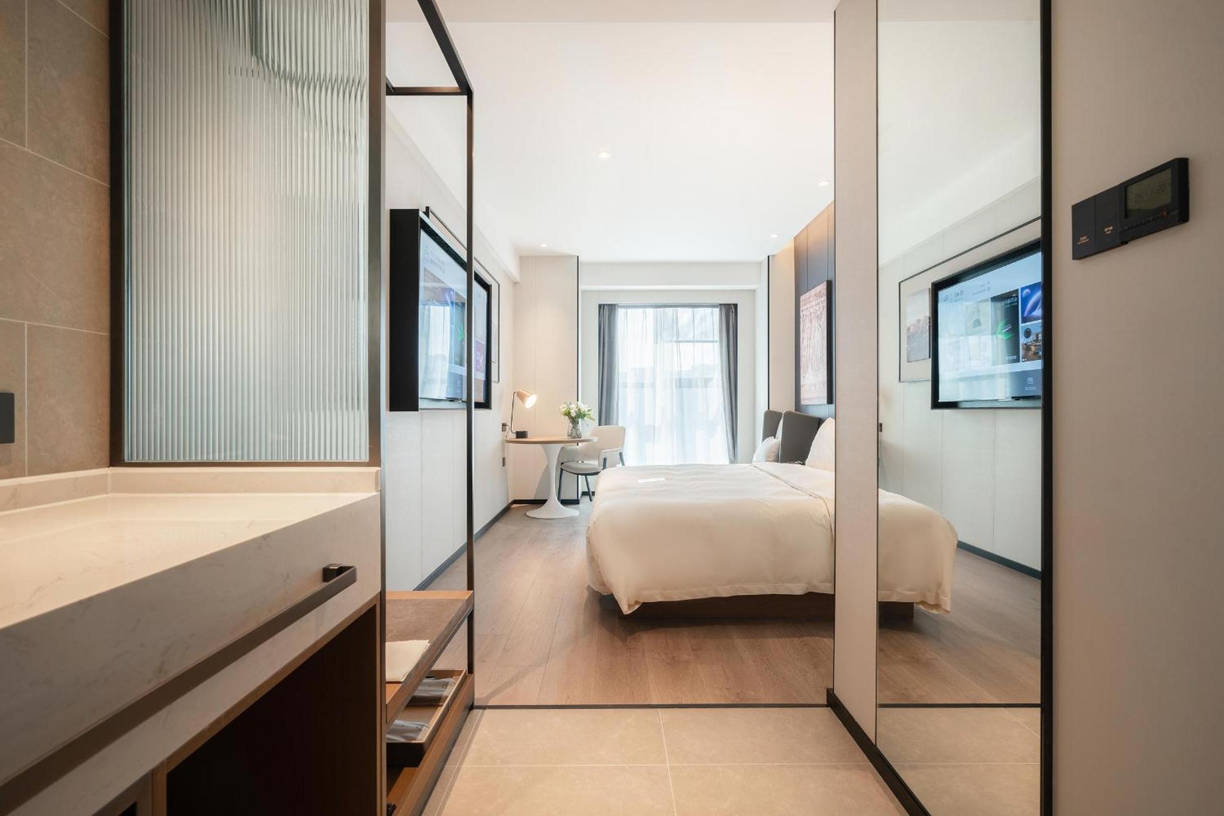 Elegant Double Room photo 2