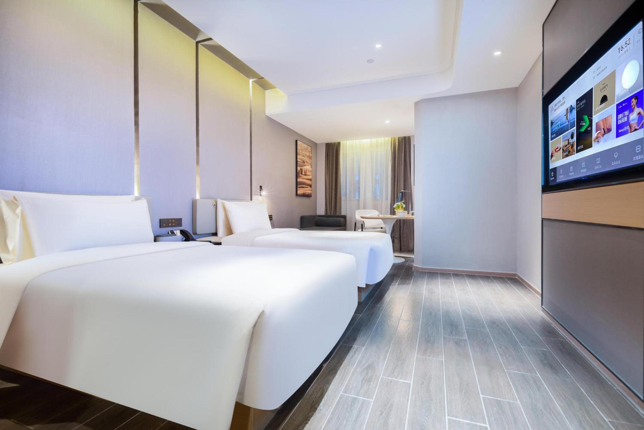Superior Twin Room with Inner Window photo 2