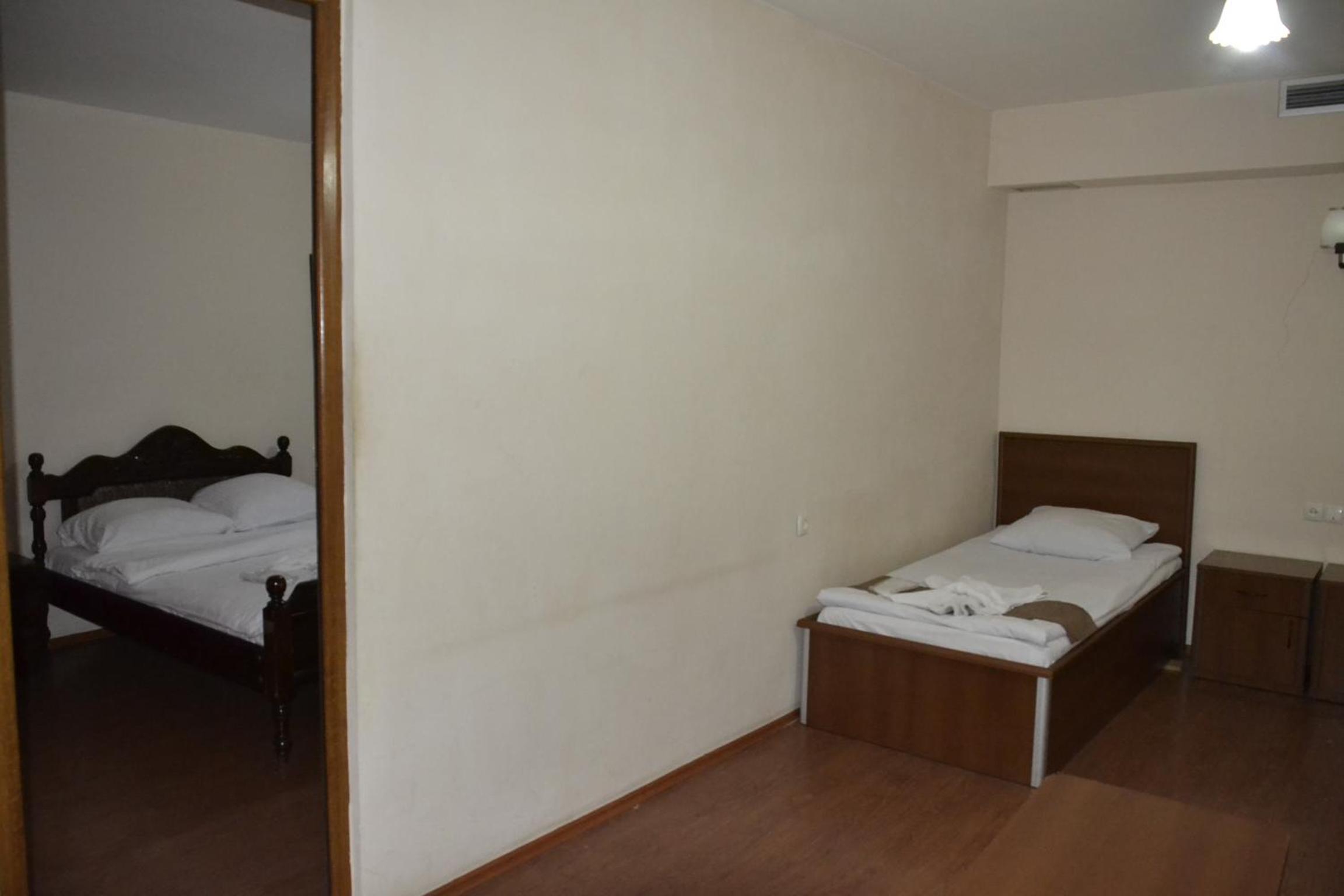 Deluxe Double or Twin Room - Photo 5