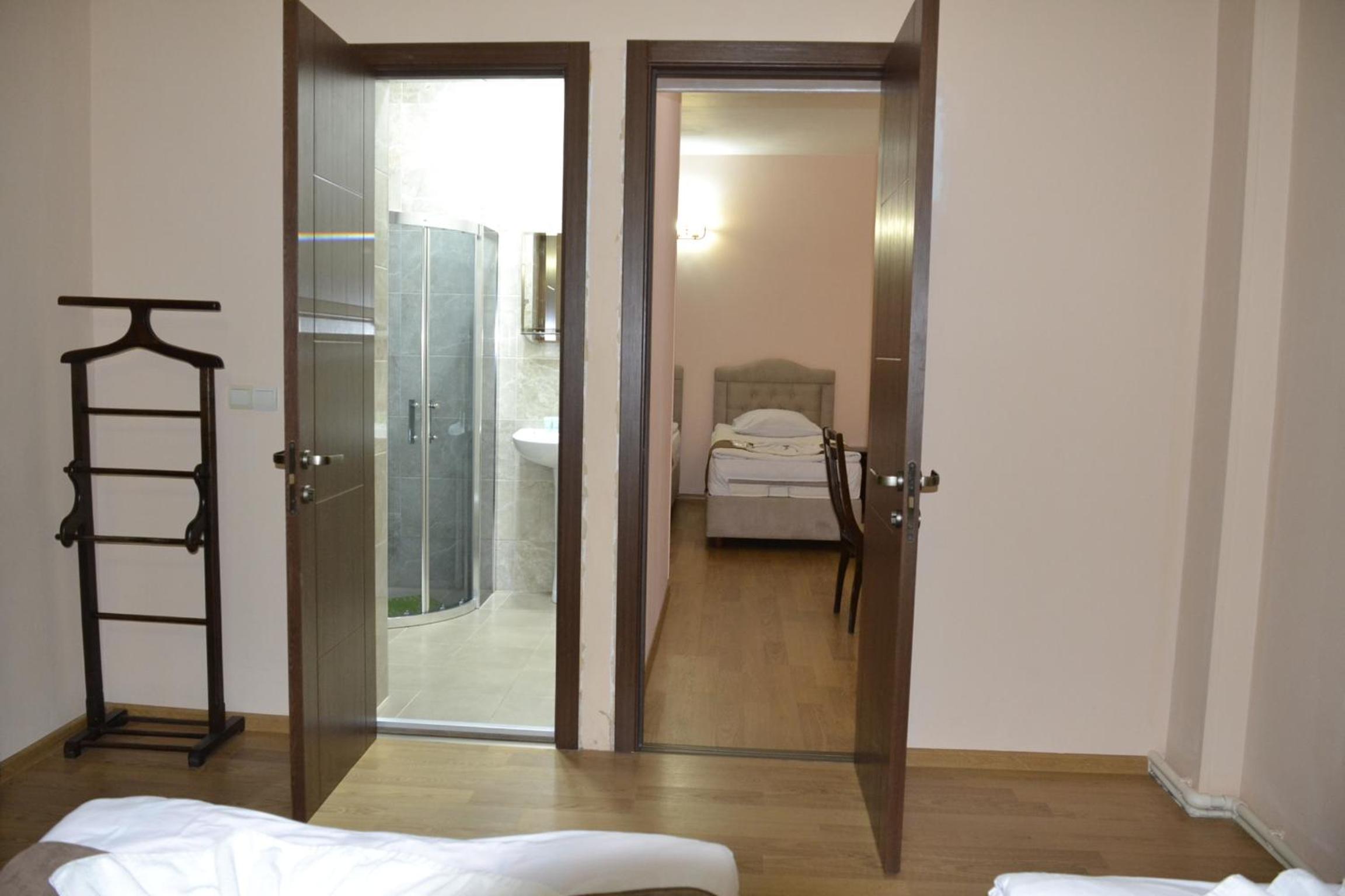 Superior Quadruple Room - Photo 9