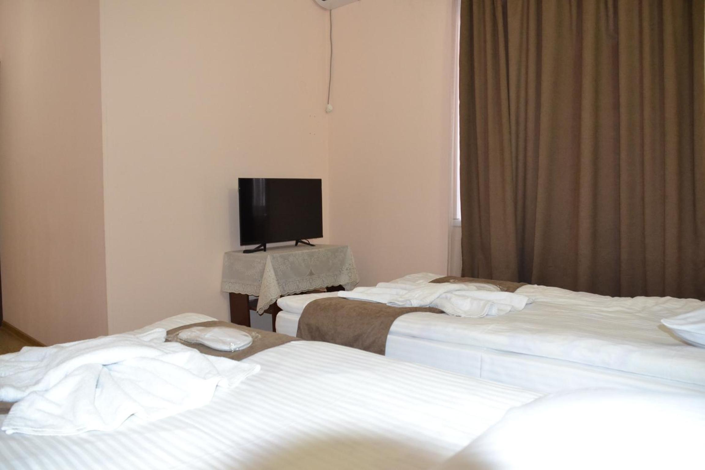 Superior Quadruple Room - Photo 7