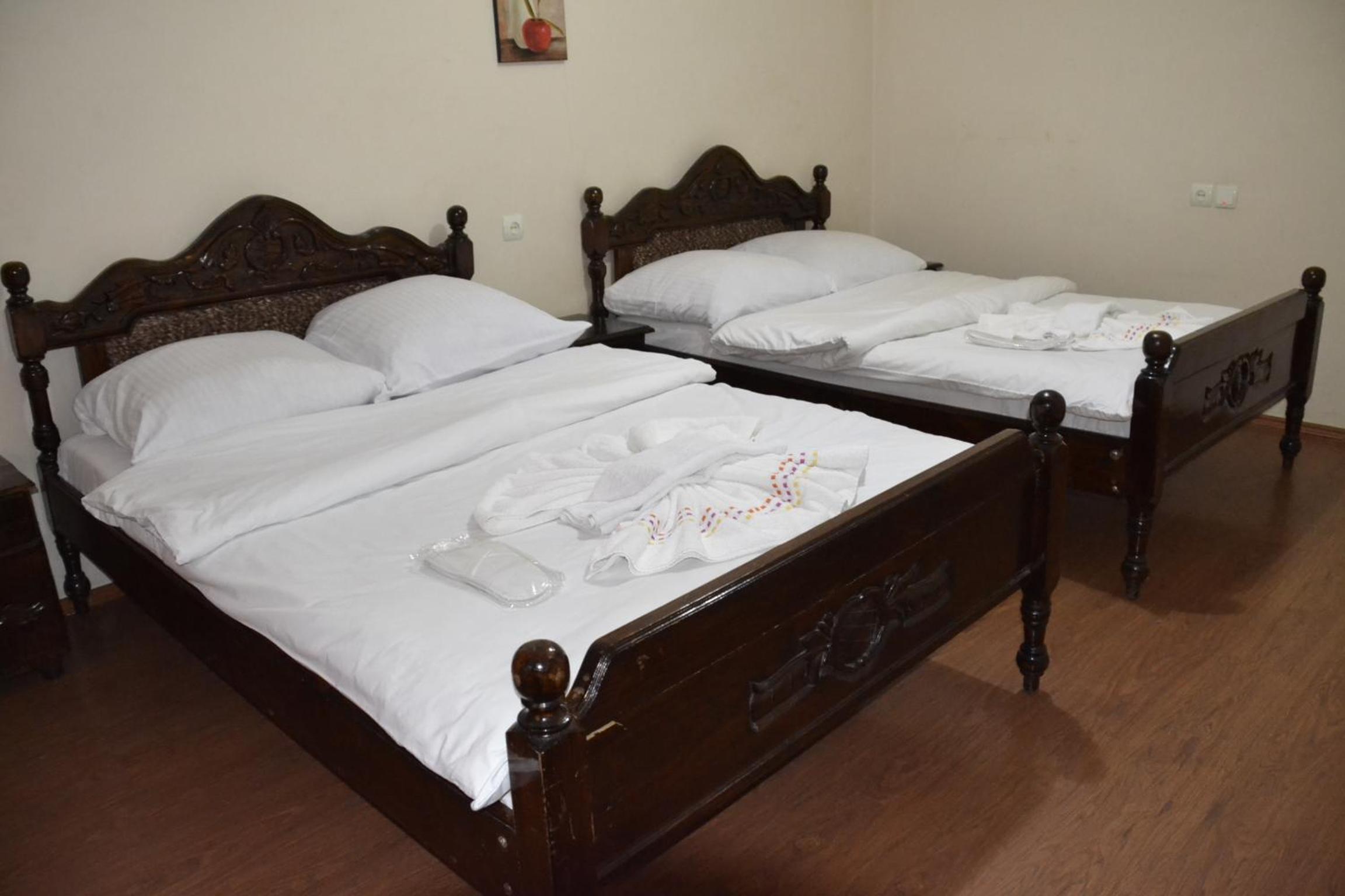 Deluxe Double or Twin Room - Photo 10