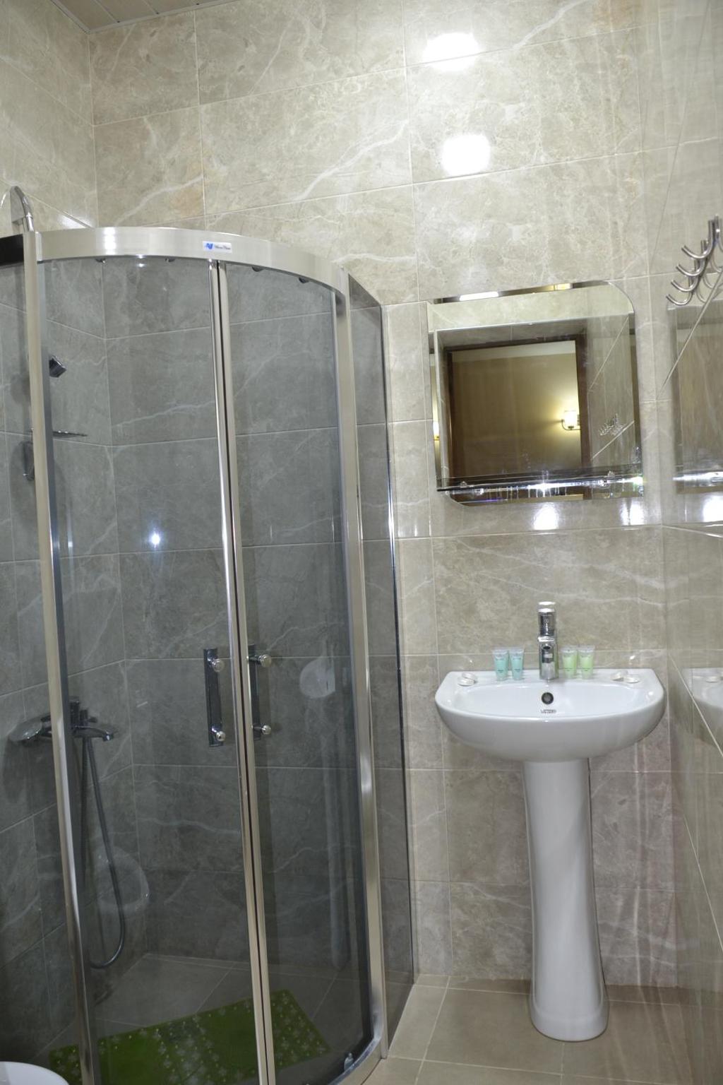 Superior Quadruple Room - Photo 4