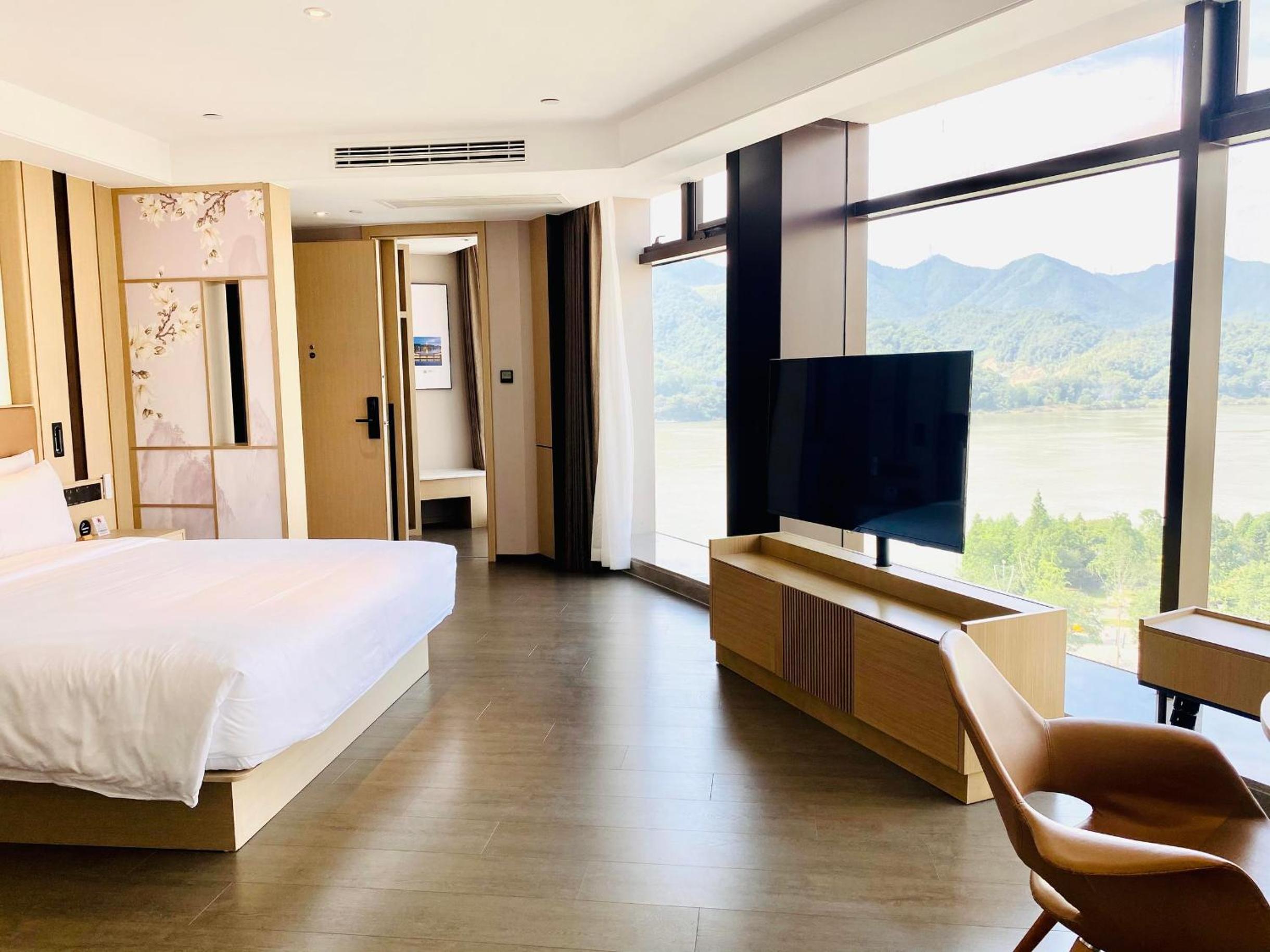 Suite with View photo 2