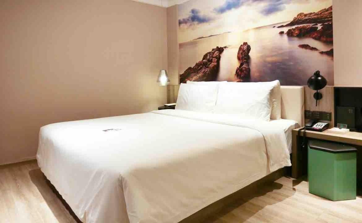 Elegant Double Room without Window
