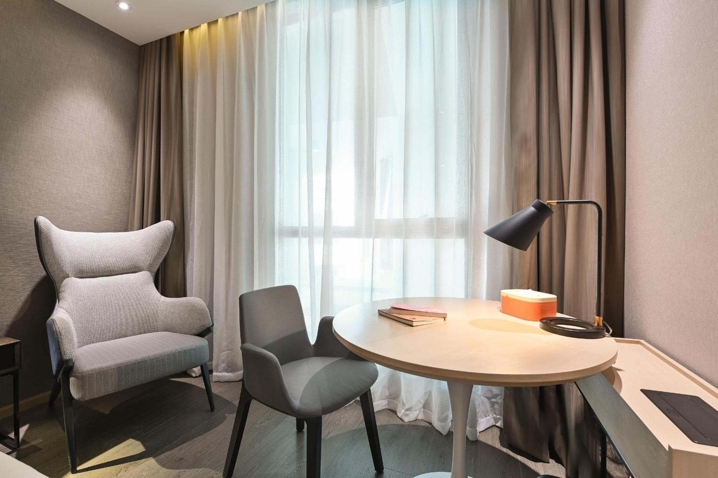 Superior Double Room with Inner Window photo 2