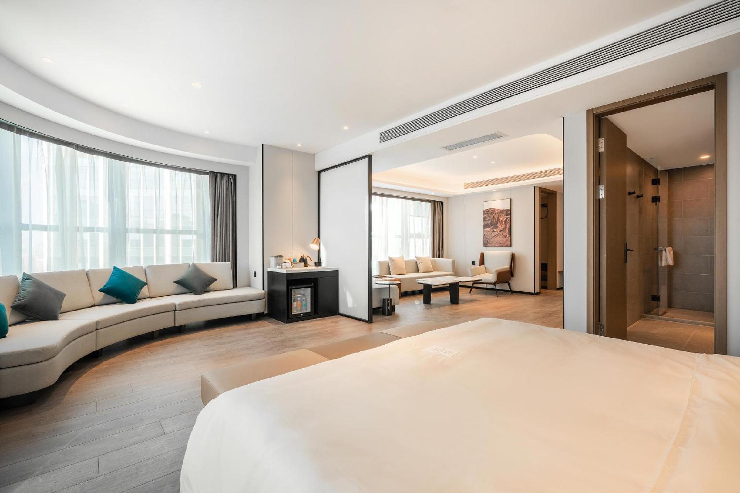 Deluxe Suite photo 1