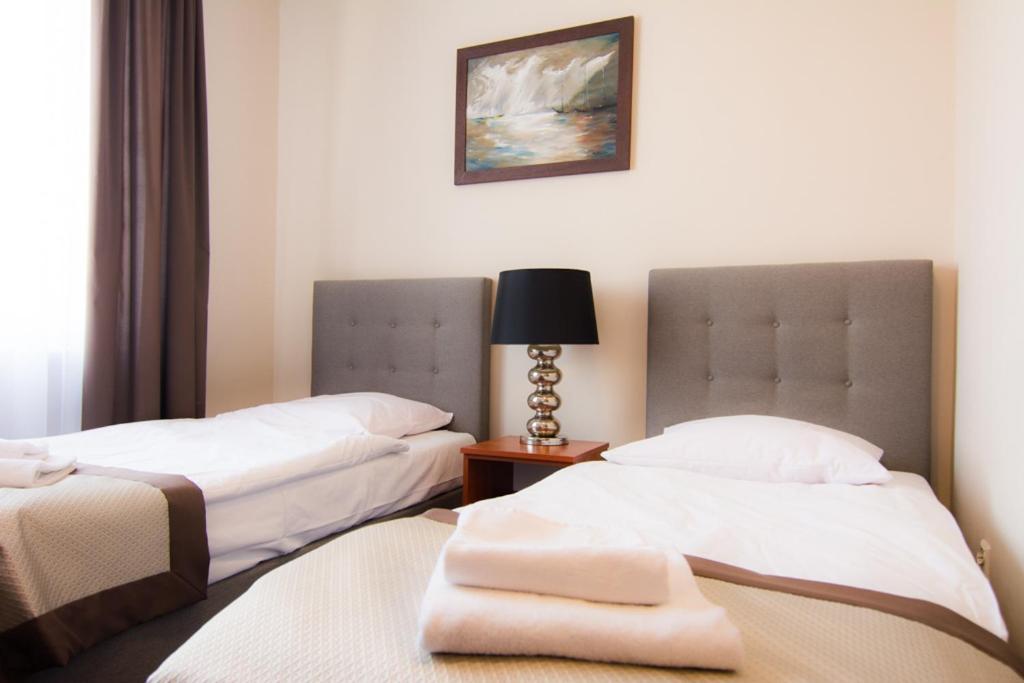 Twin Room - Photo 2