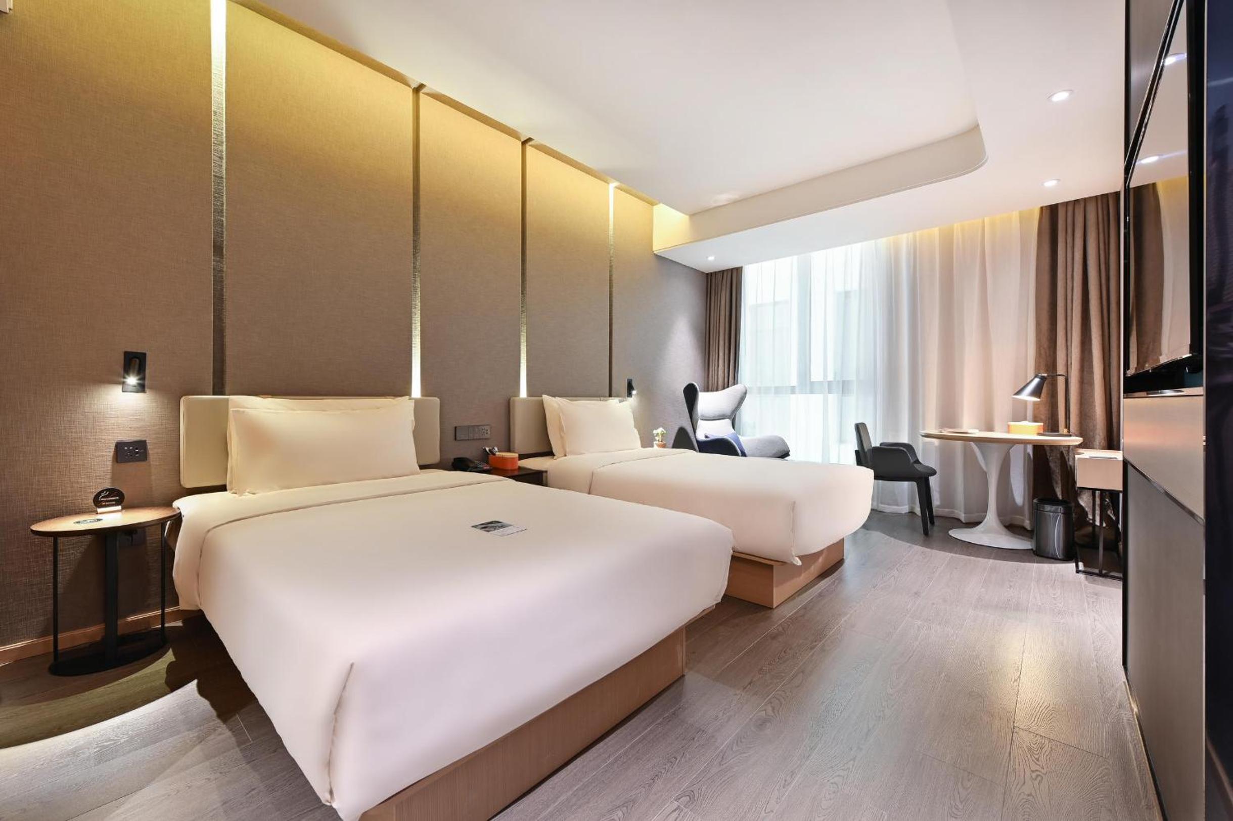 Superior Twin Room with Inner Window photo 3