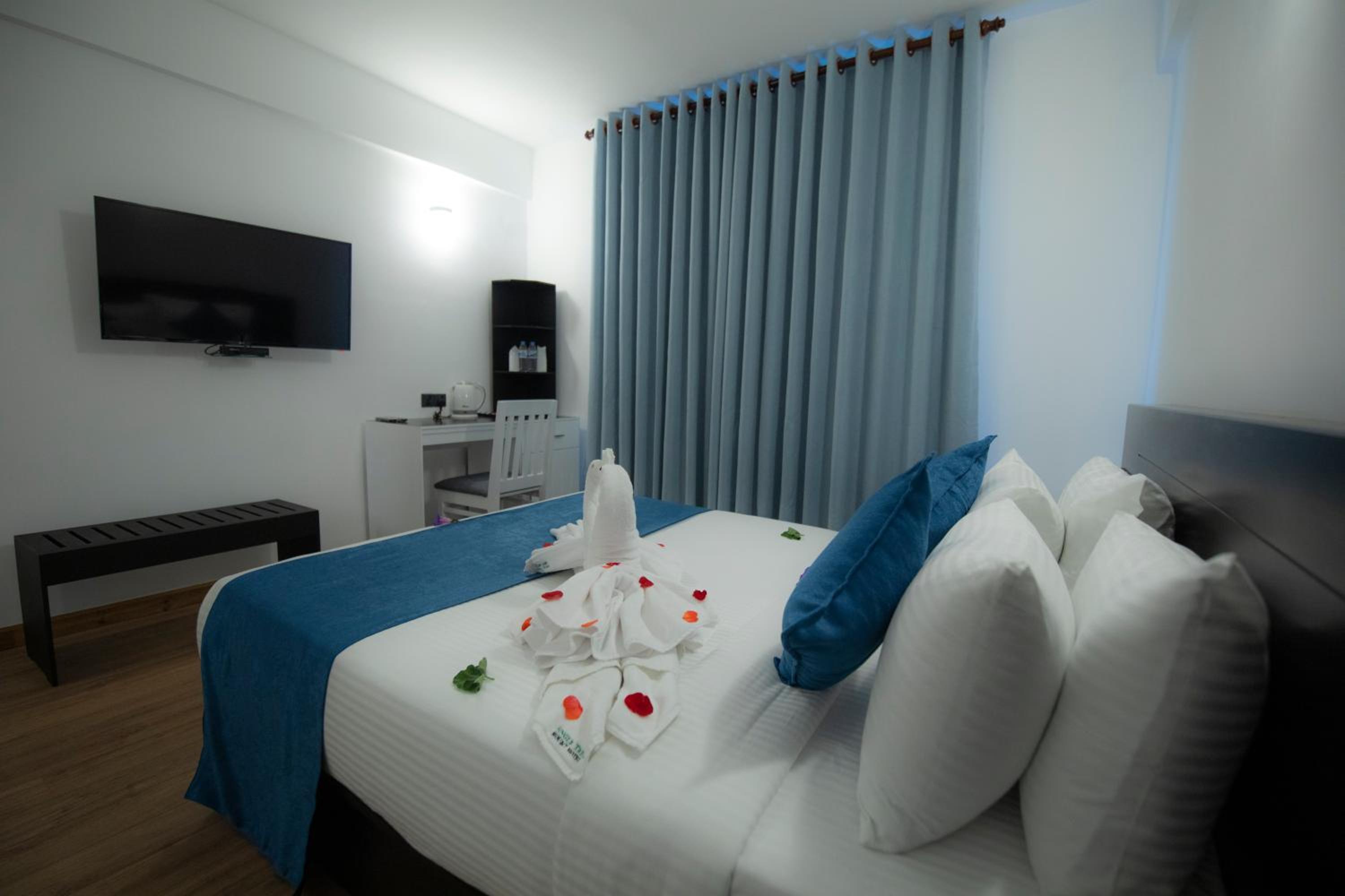 Deluxe Double Room with Balcony - Photo 2