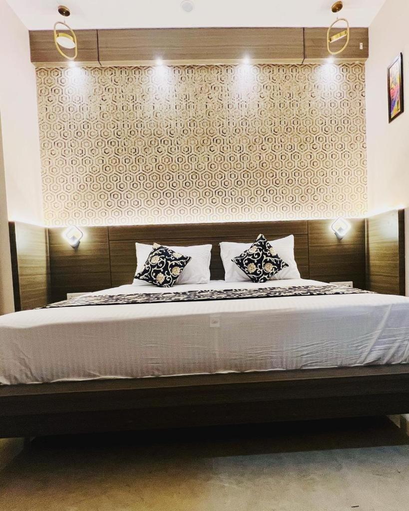 Deluxe Double Room With Balcony photo 2
