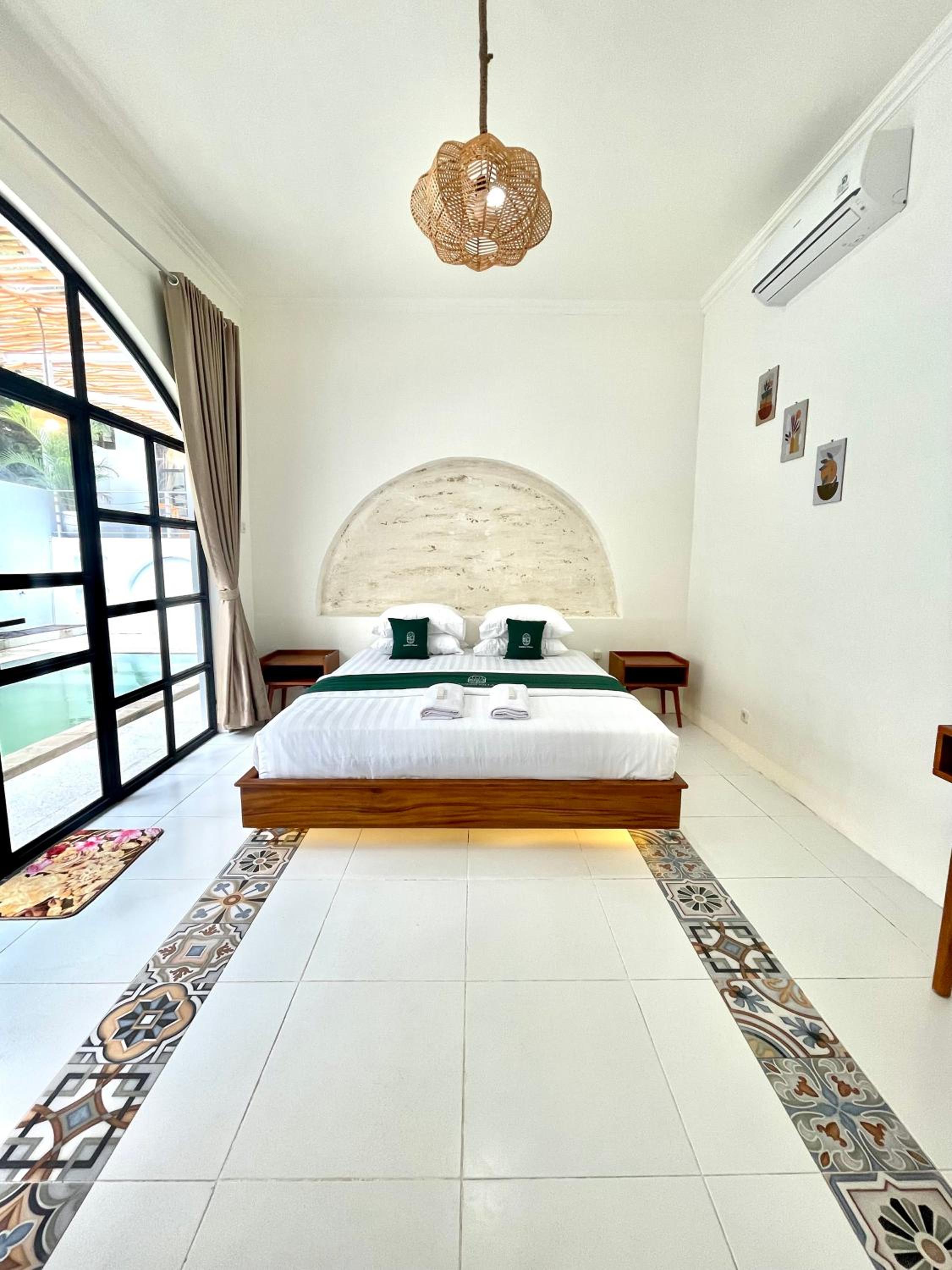 Three-Bedroom Villa photo 2