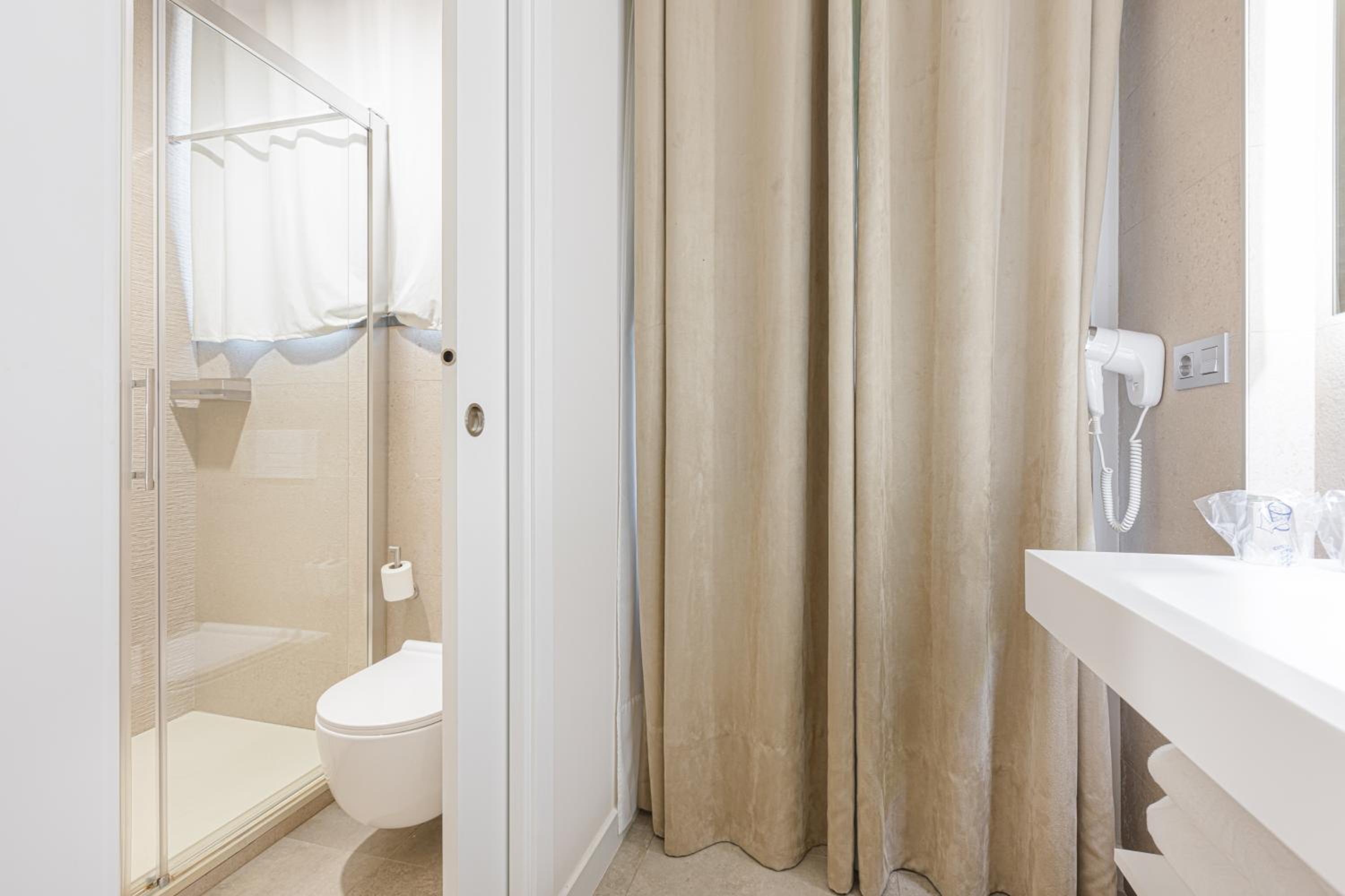 Double or Twin Room photo 2