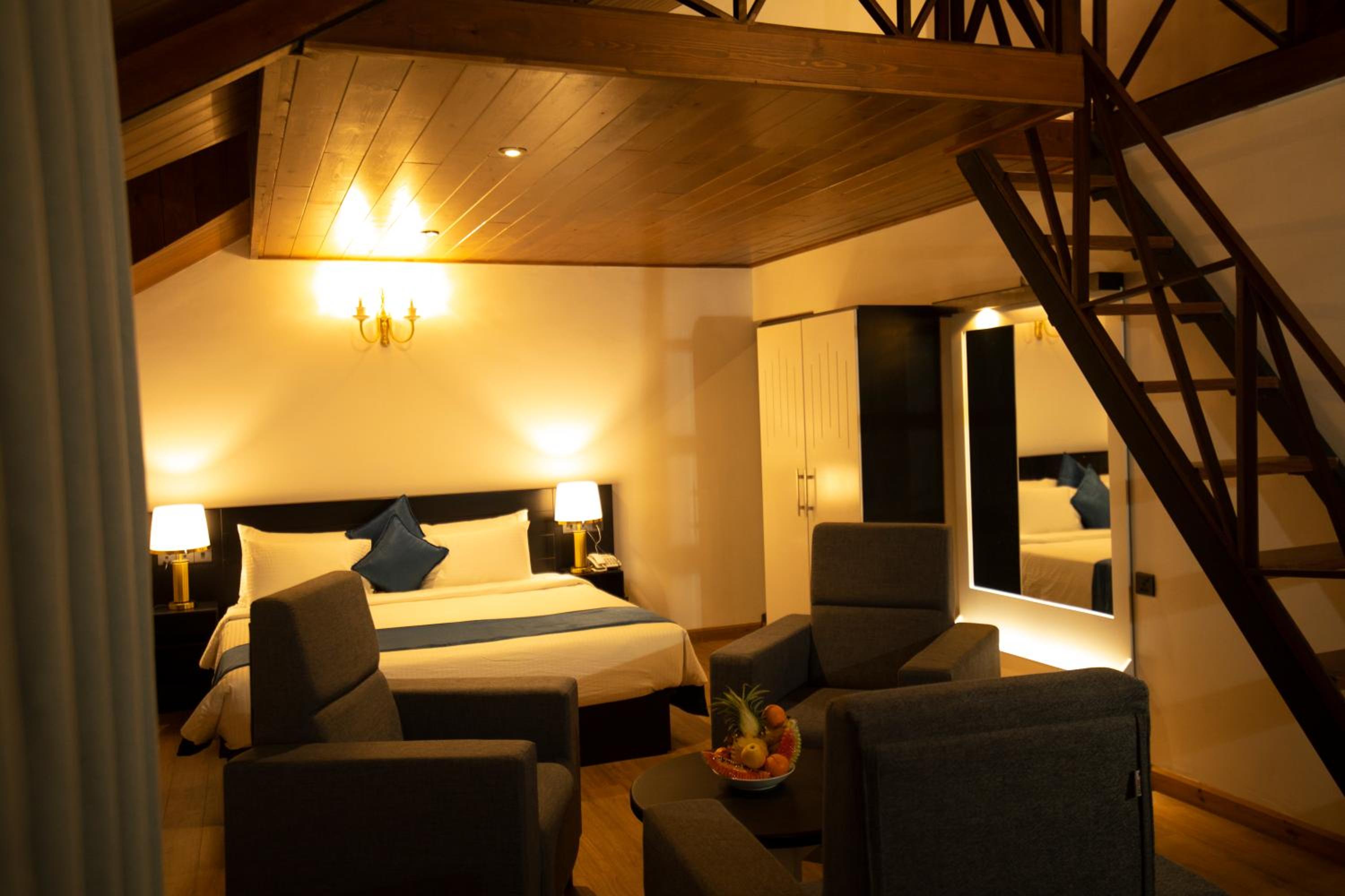 Family Room with Balcony photo 3