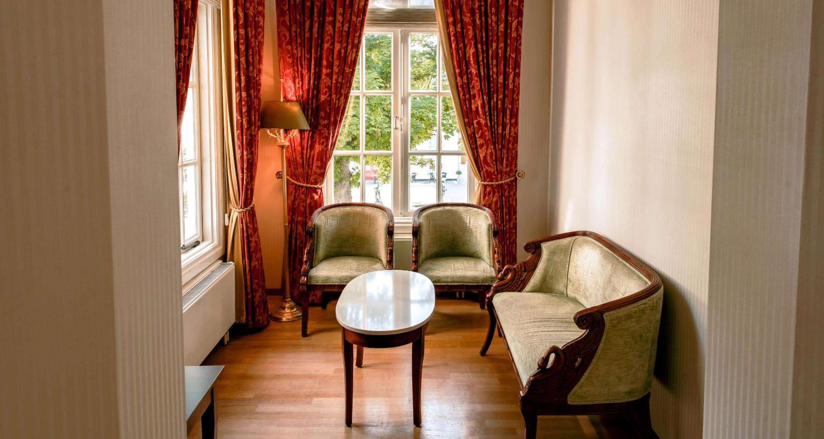 Empire Suite - Photo 4