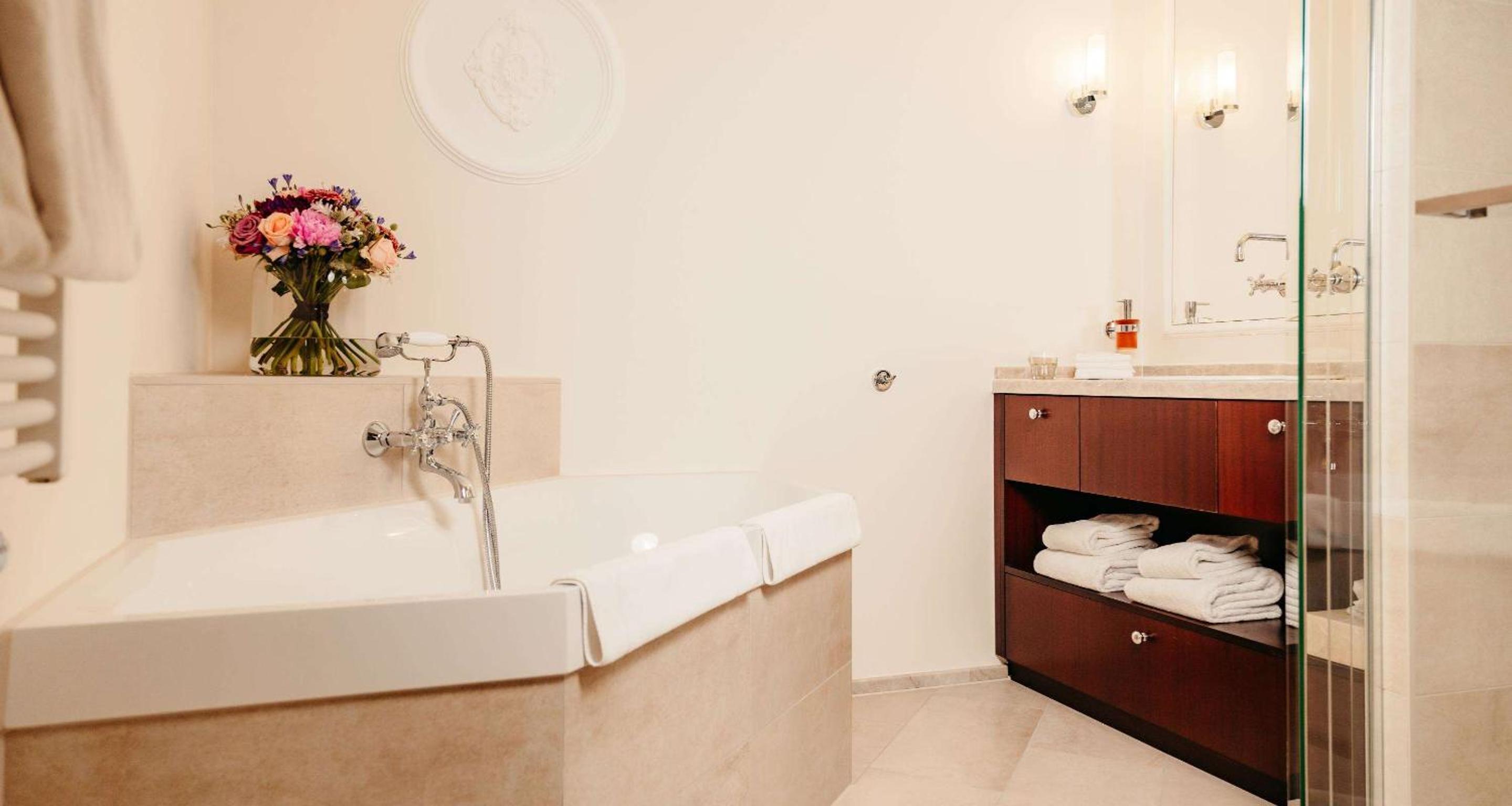 Executive Family Suite - Photo 7