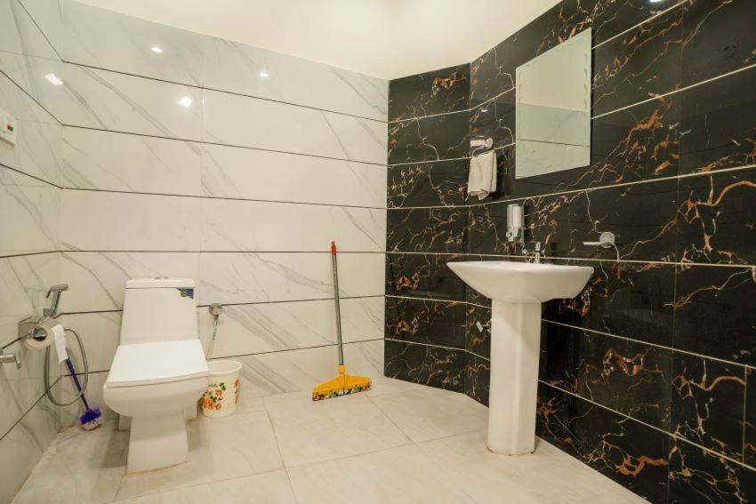 Premium Private A/C Room with Ensuite Bathroom - Photo 3