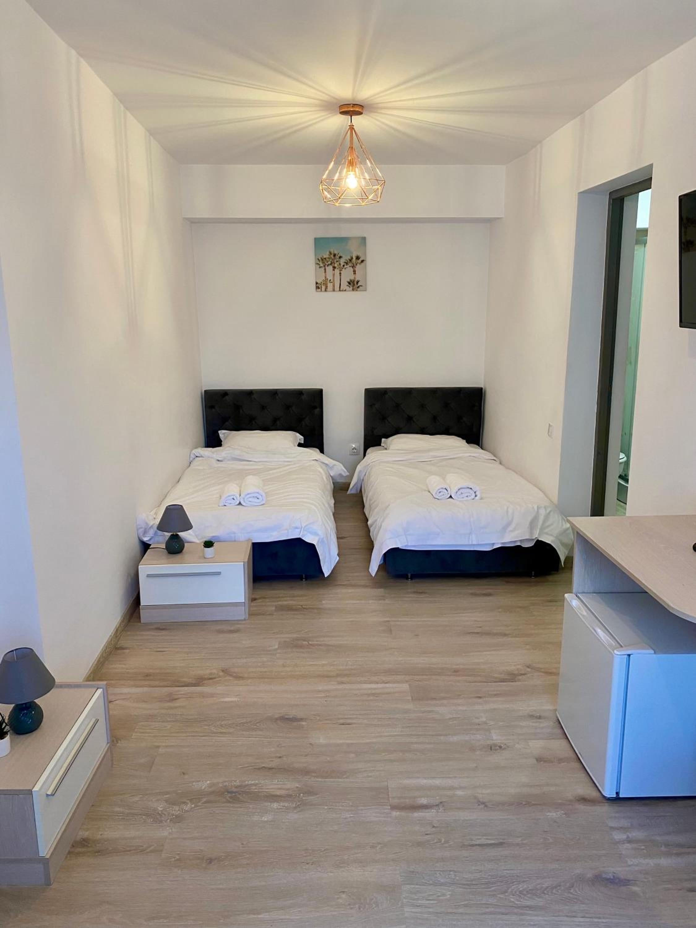 Twin Room - Photo 9