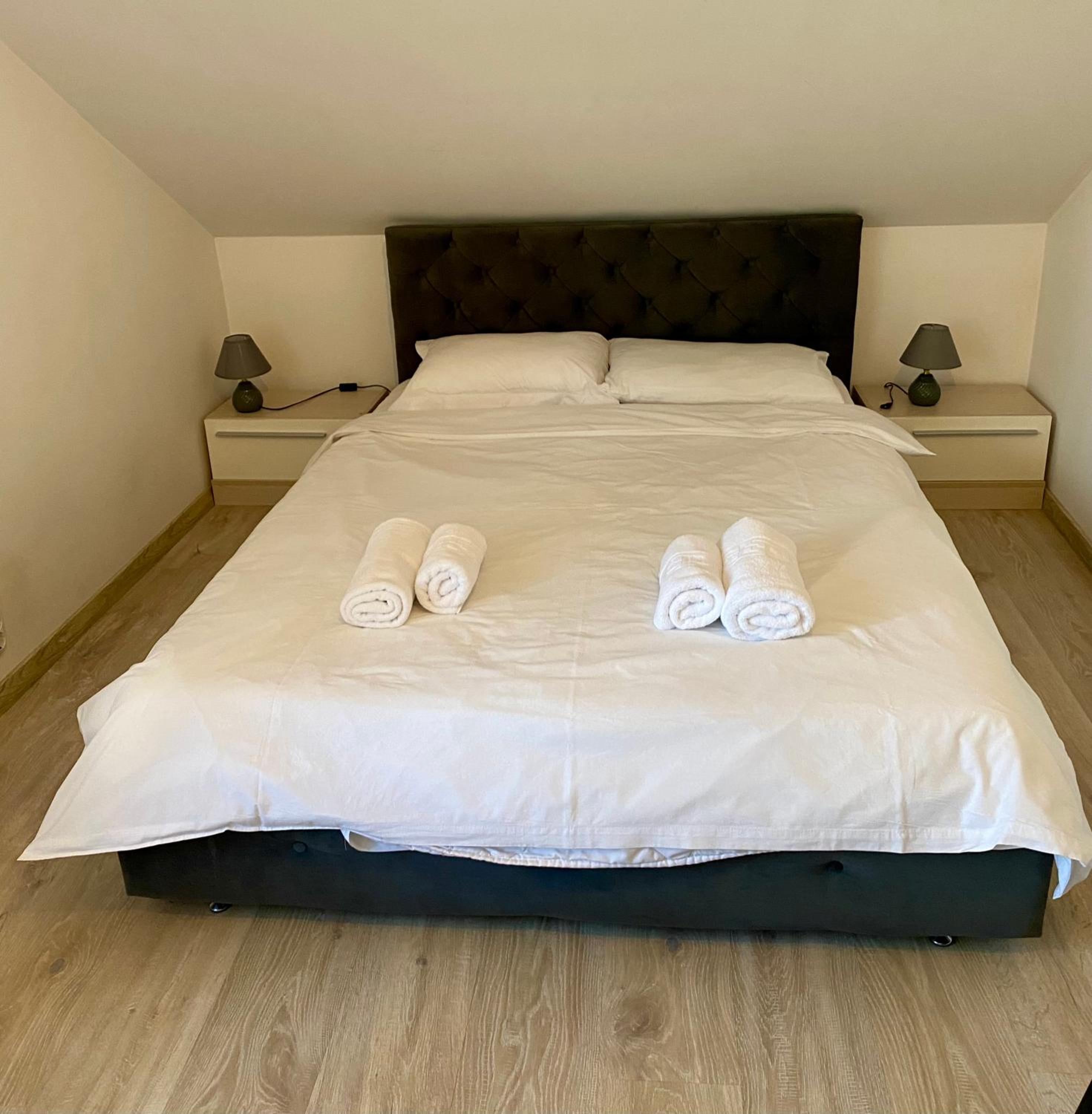 Double Room - Photo 10