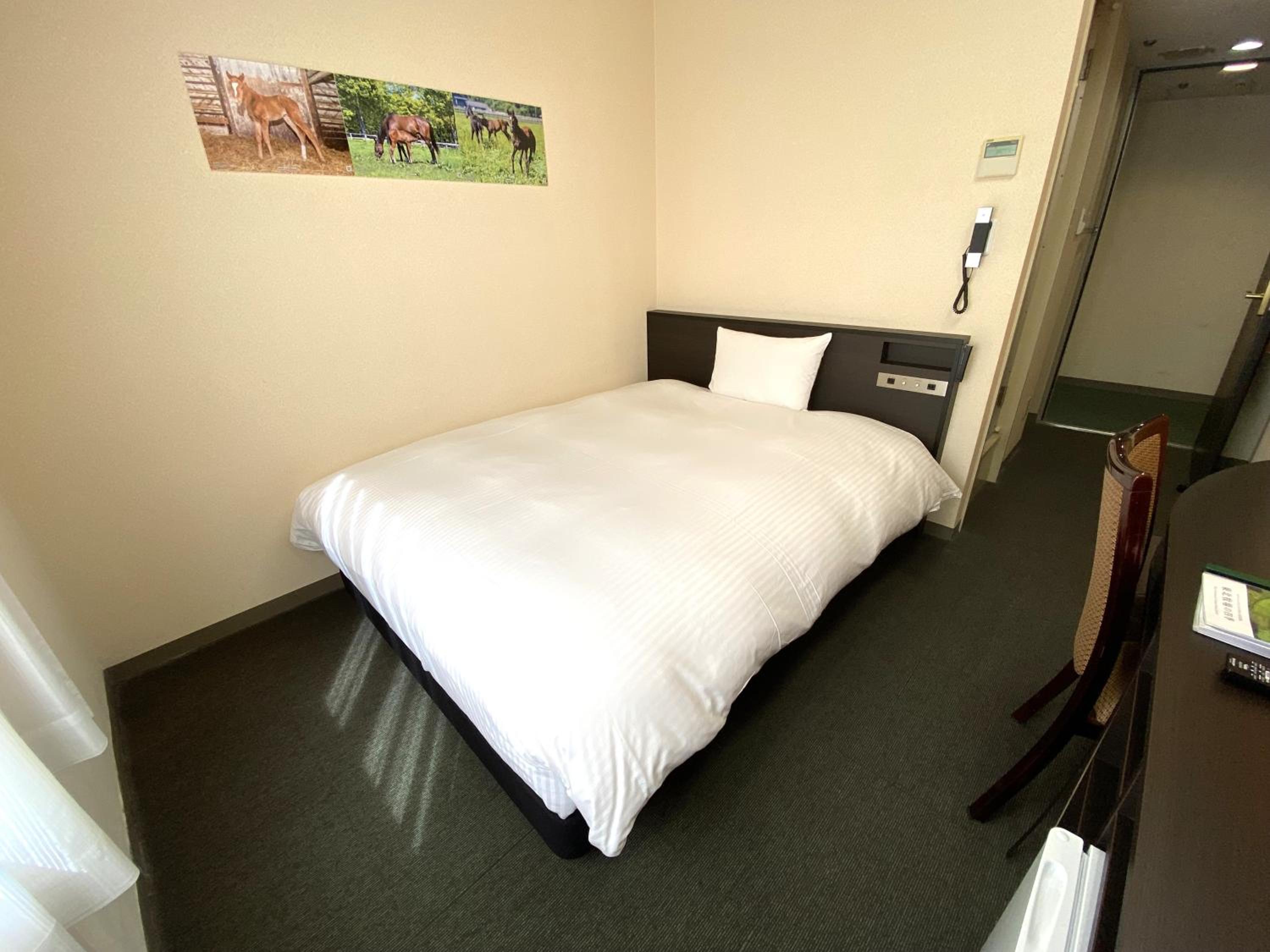 Small Double Room - Non-Smoking photo 2