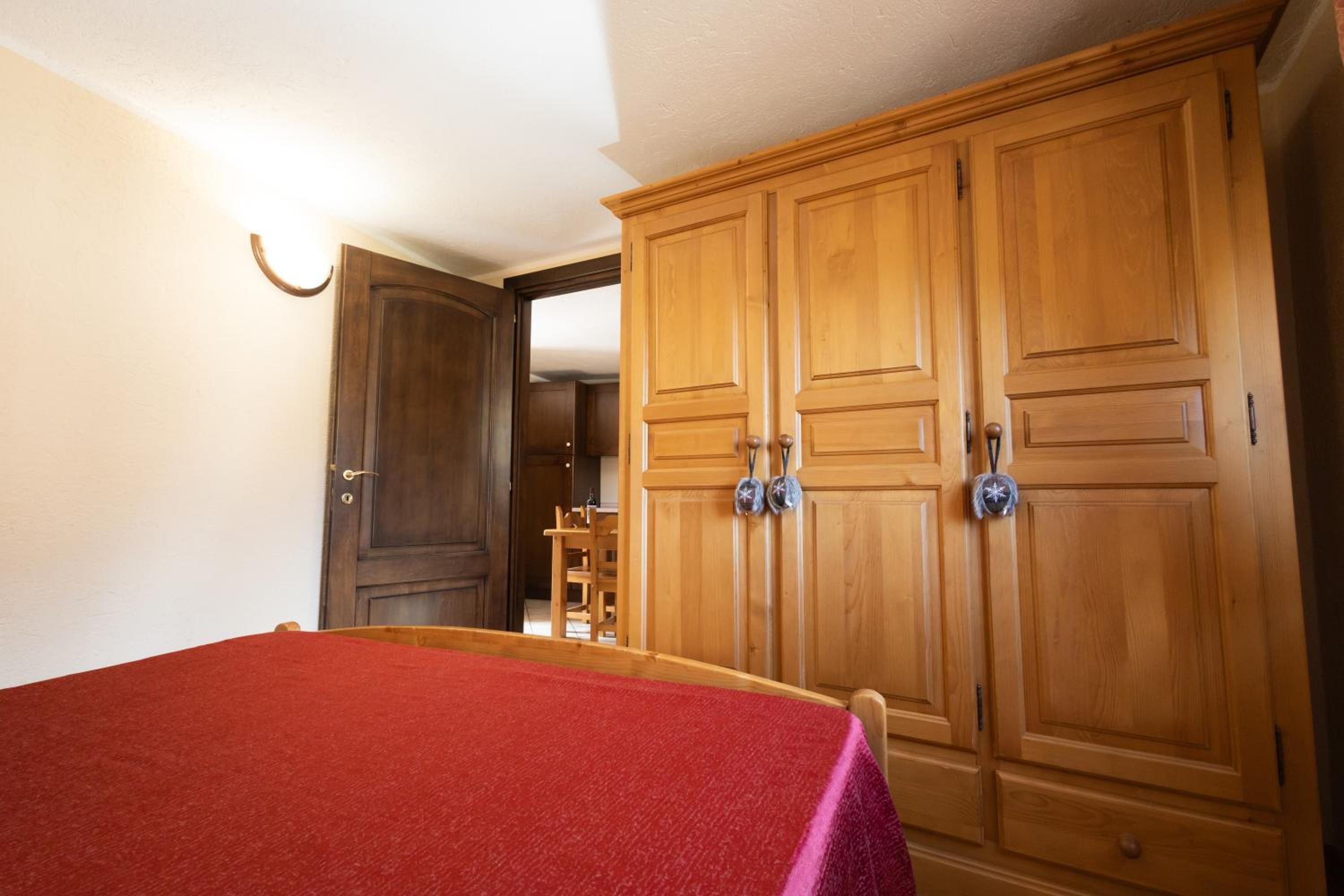 One-Bedroom Apartment photo 2