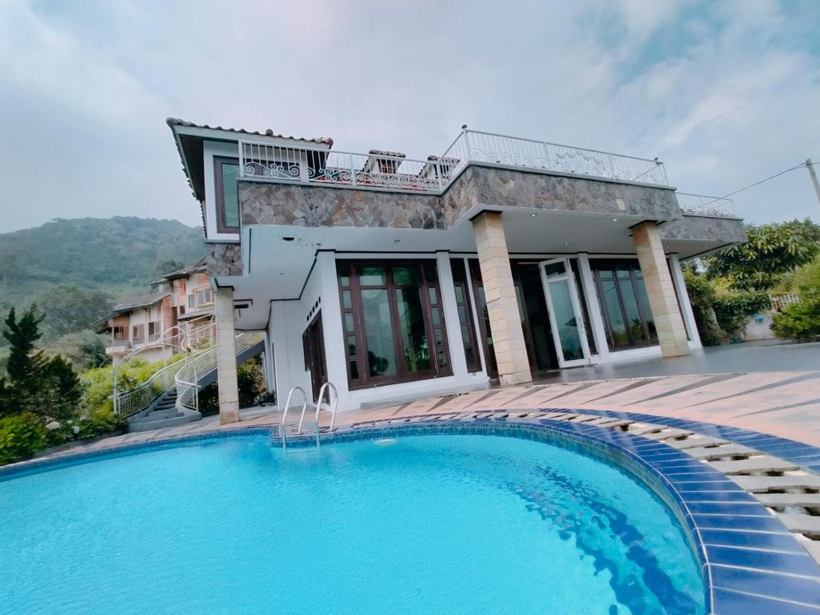 Villa photo 2