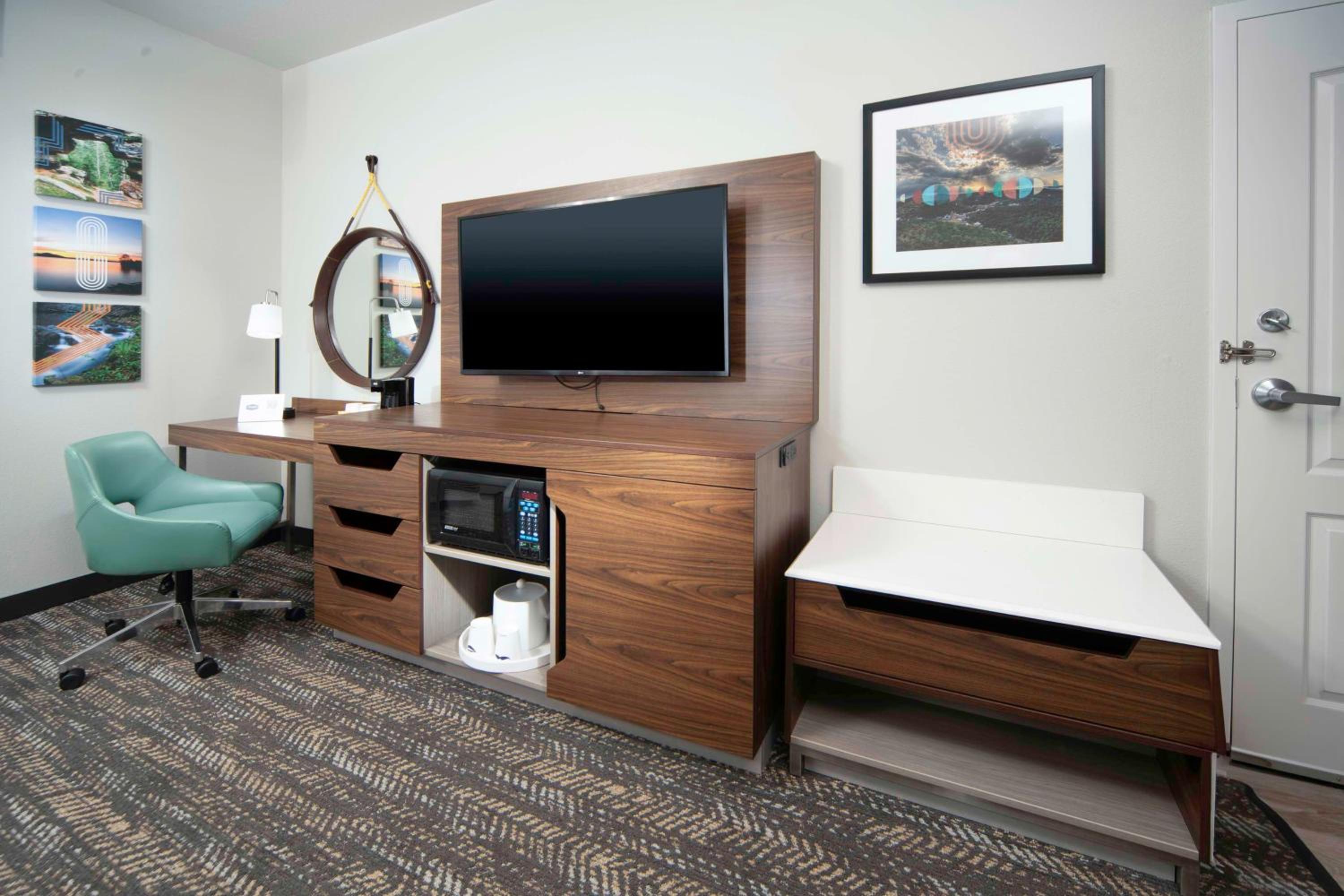 Room with Two Queen Beds - Non-Smoking - Photo 6