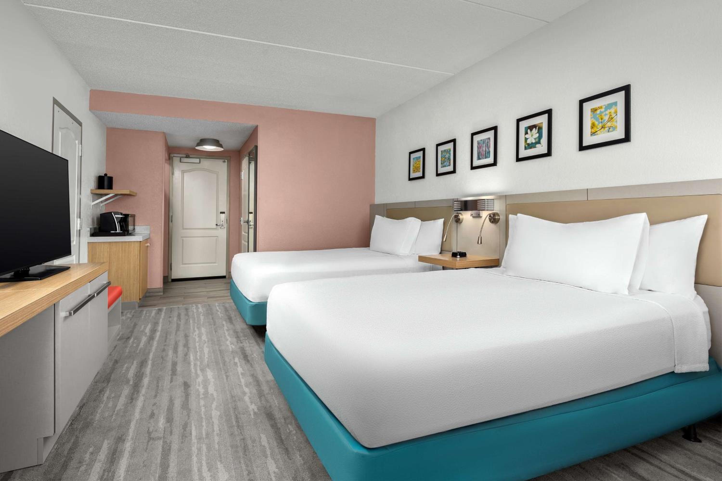 Queen Room with Two Queen Beds - Photo 1