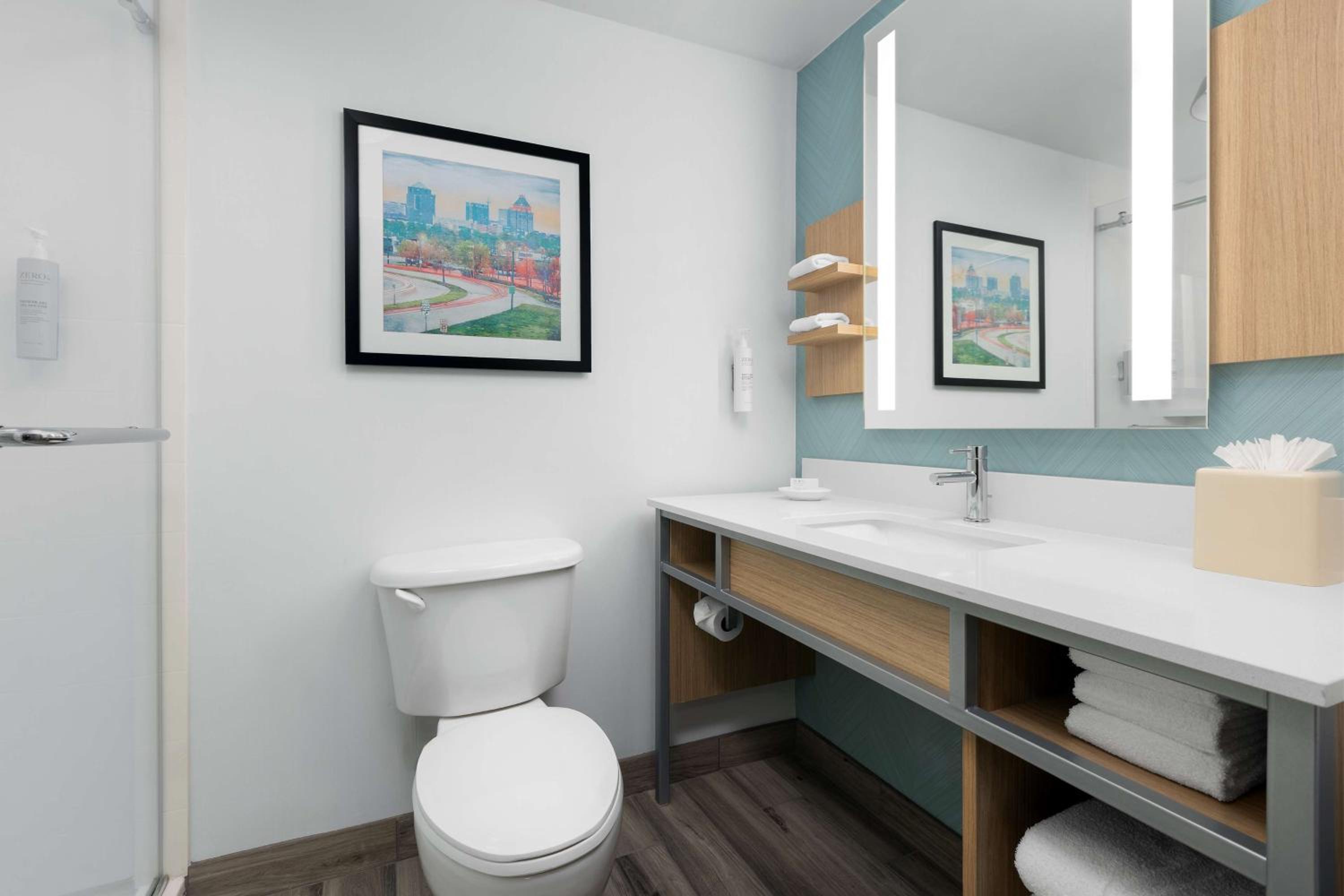 Junior King Suite with Seating Area - Photo 2