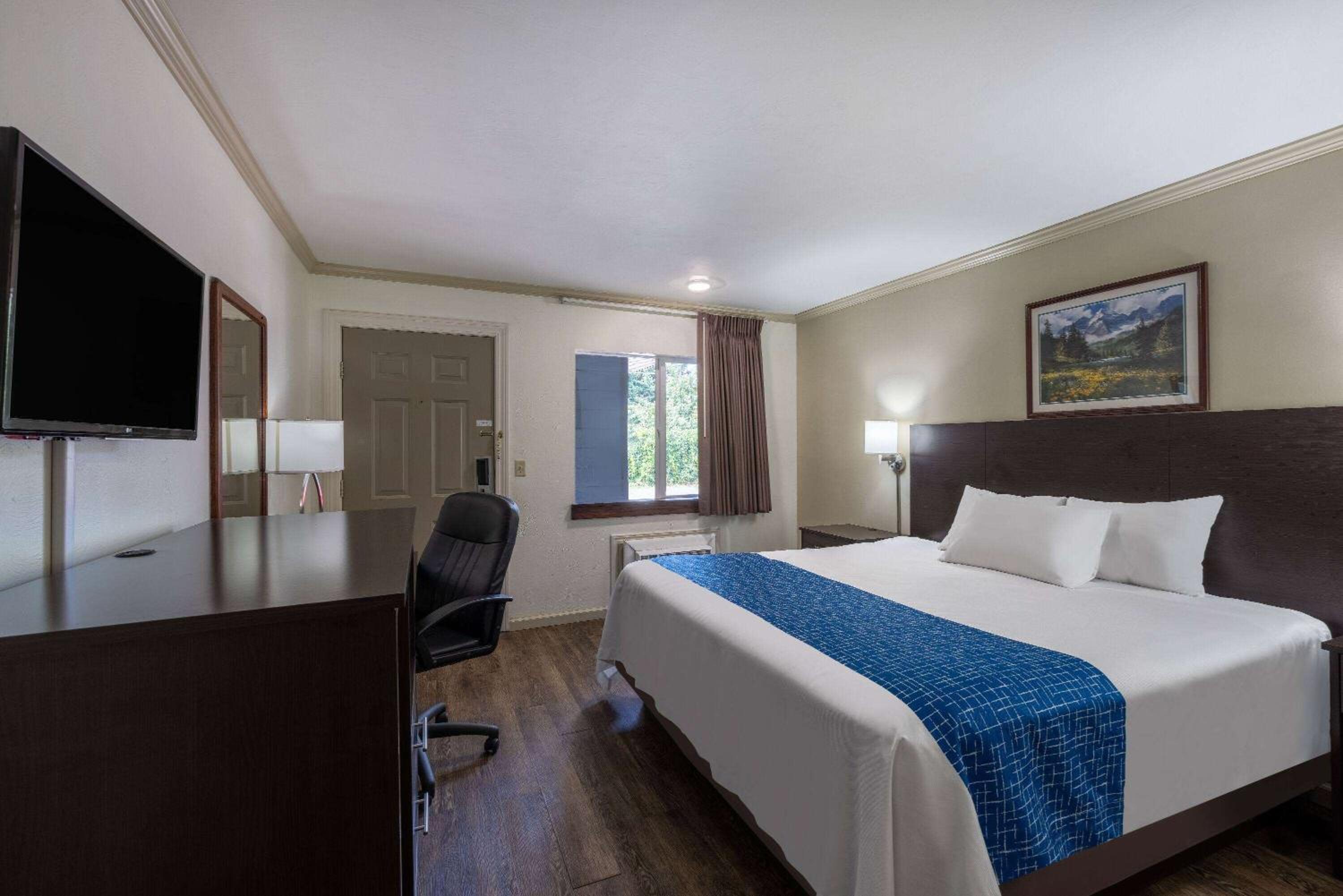 King Room - Non-Smoking - Photo 1