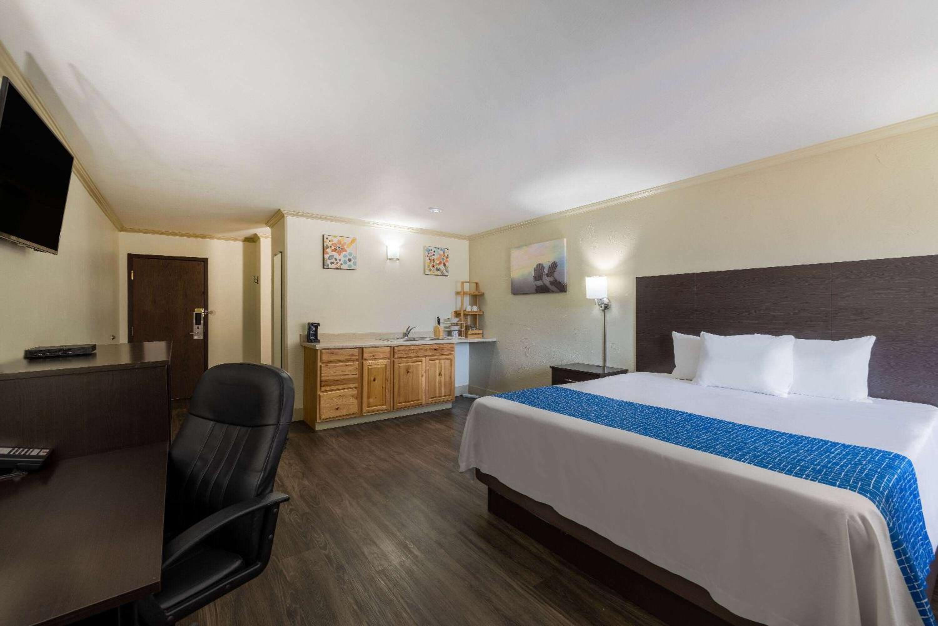 King Studio Suite - Non-Smoking - Photo 1