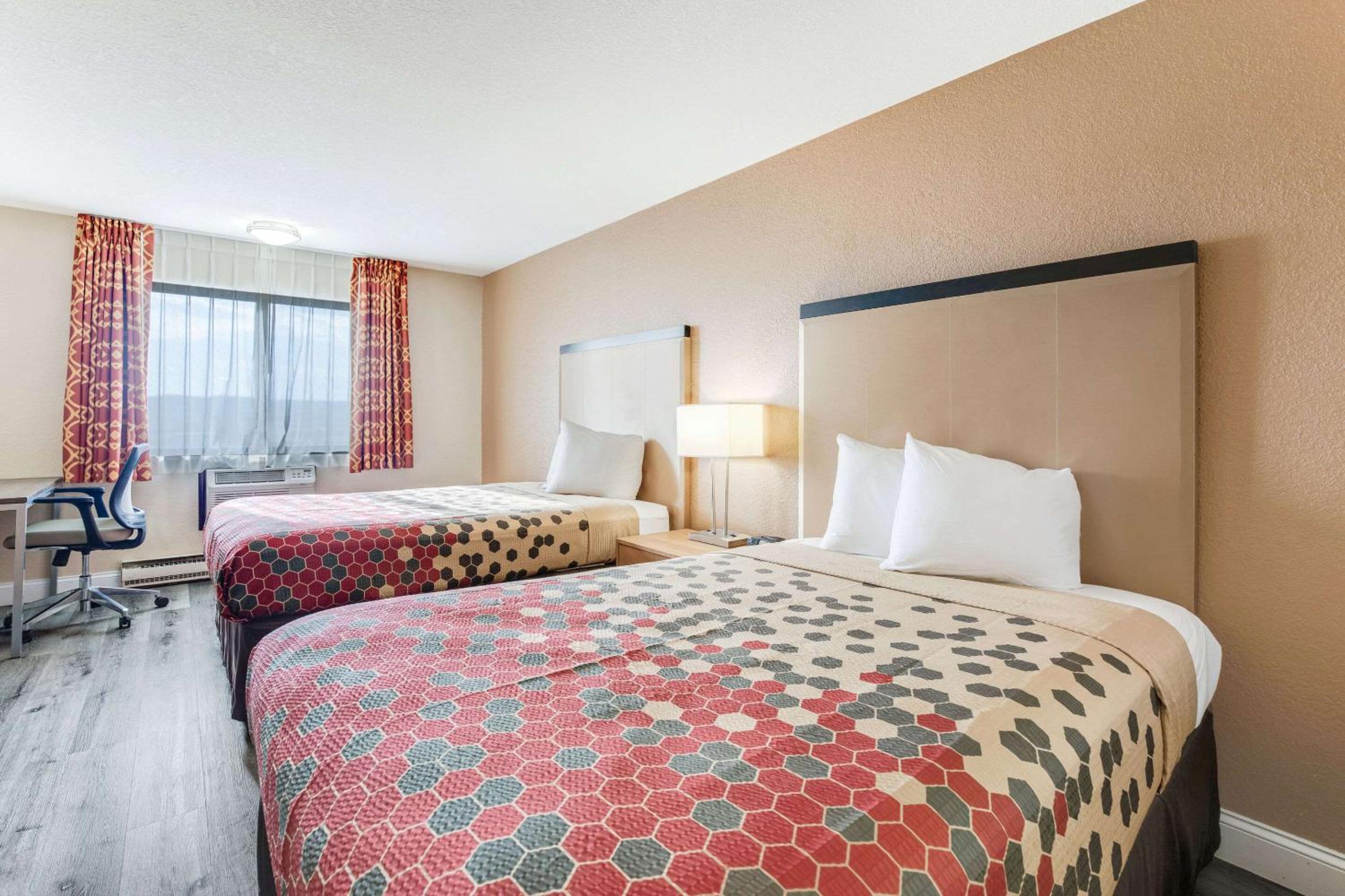 Double Room with Two Double Beds - Non-Smoking - Photo 1