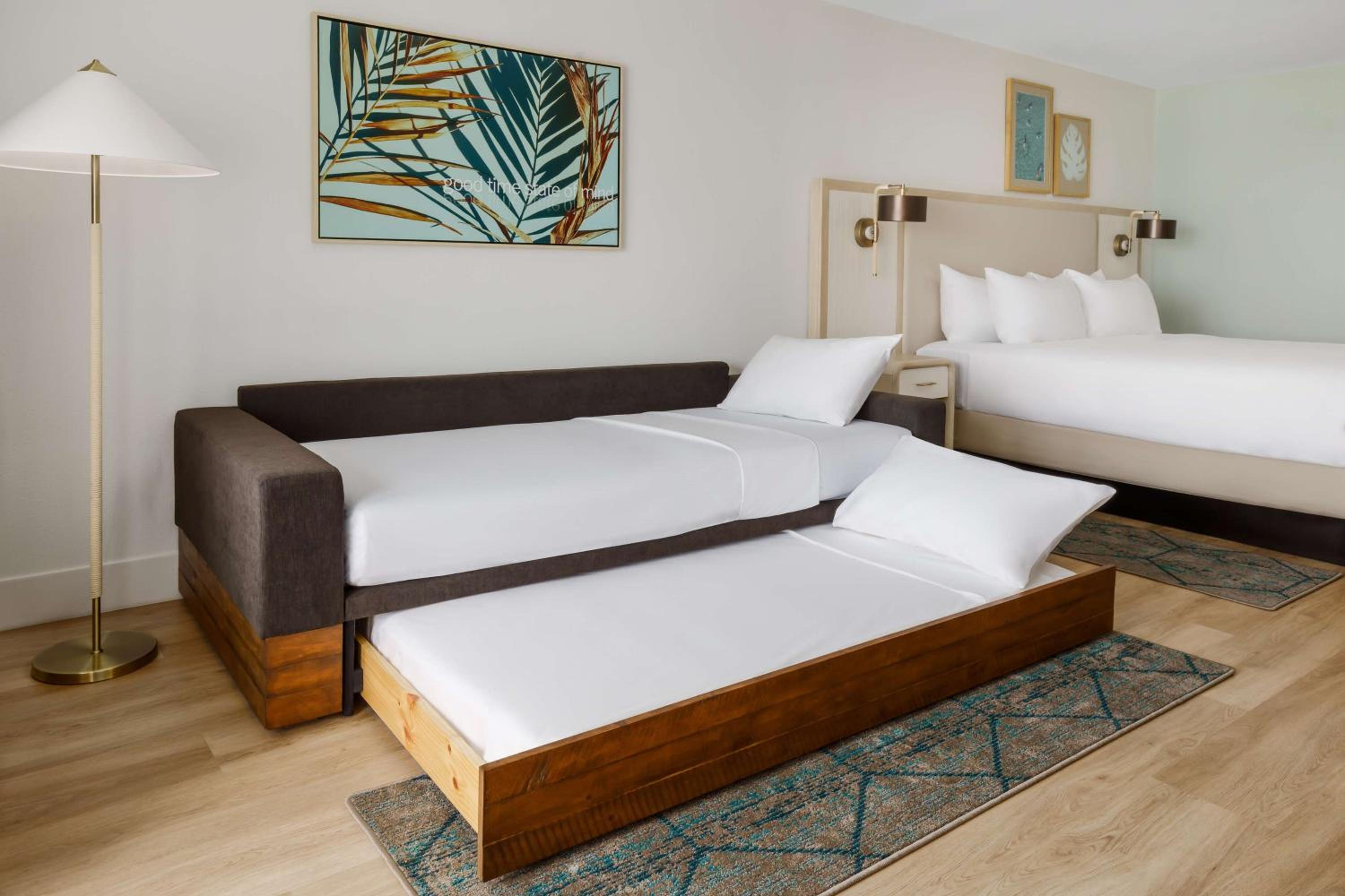 King Room with Trundle Bed and Gulf Front Balcony photo 1