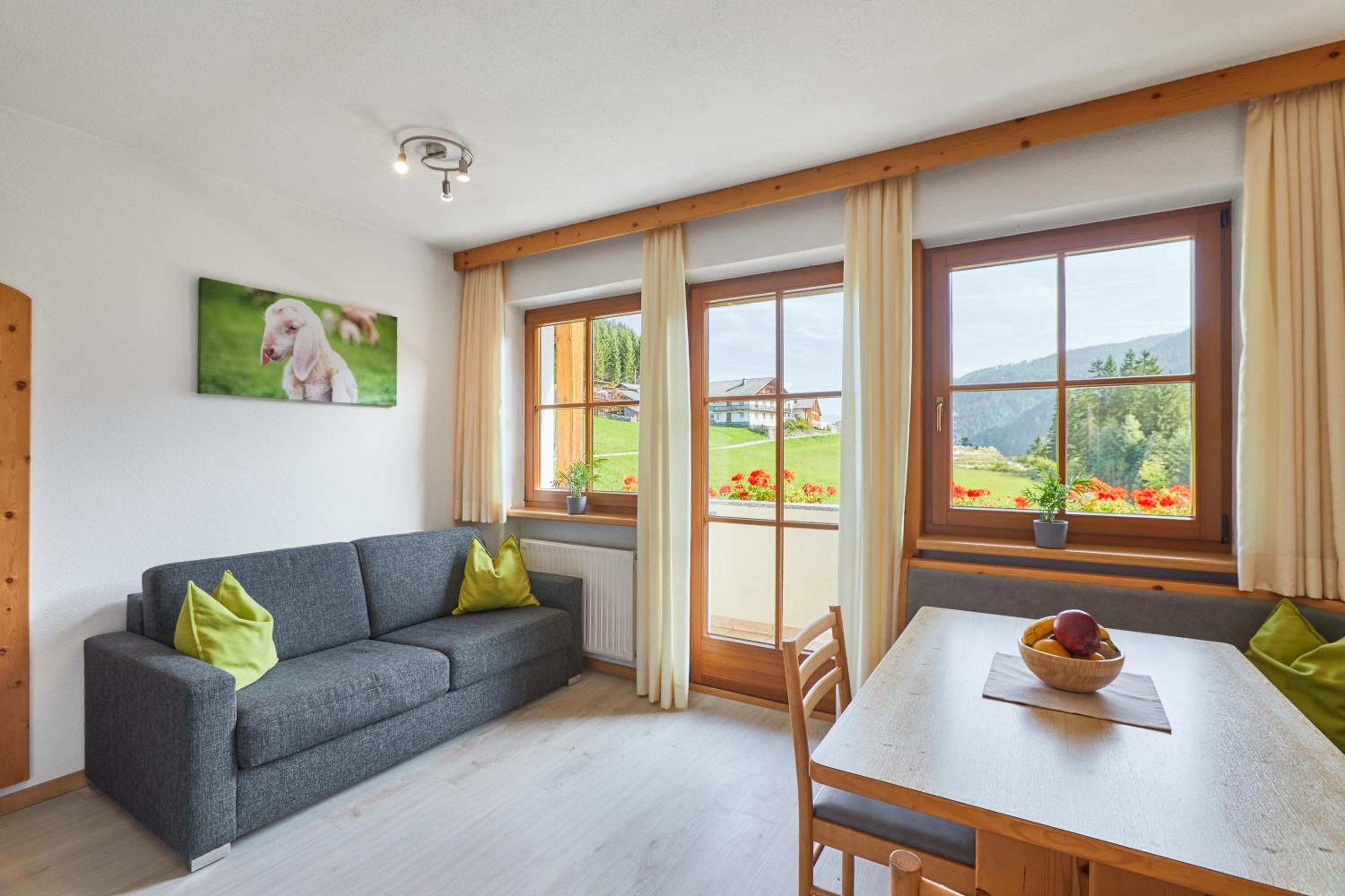 Two-Bedroom Deluxe Apartment with Garden View photo 3