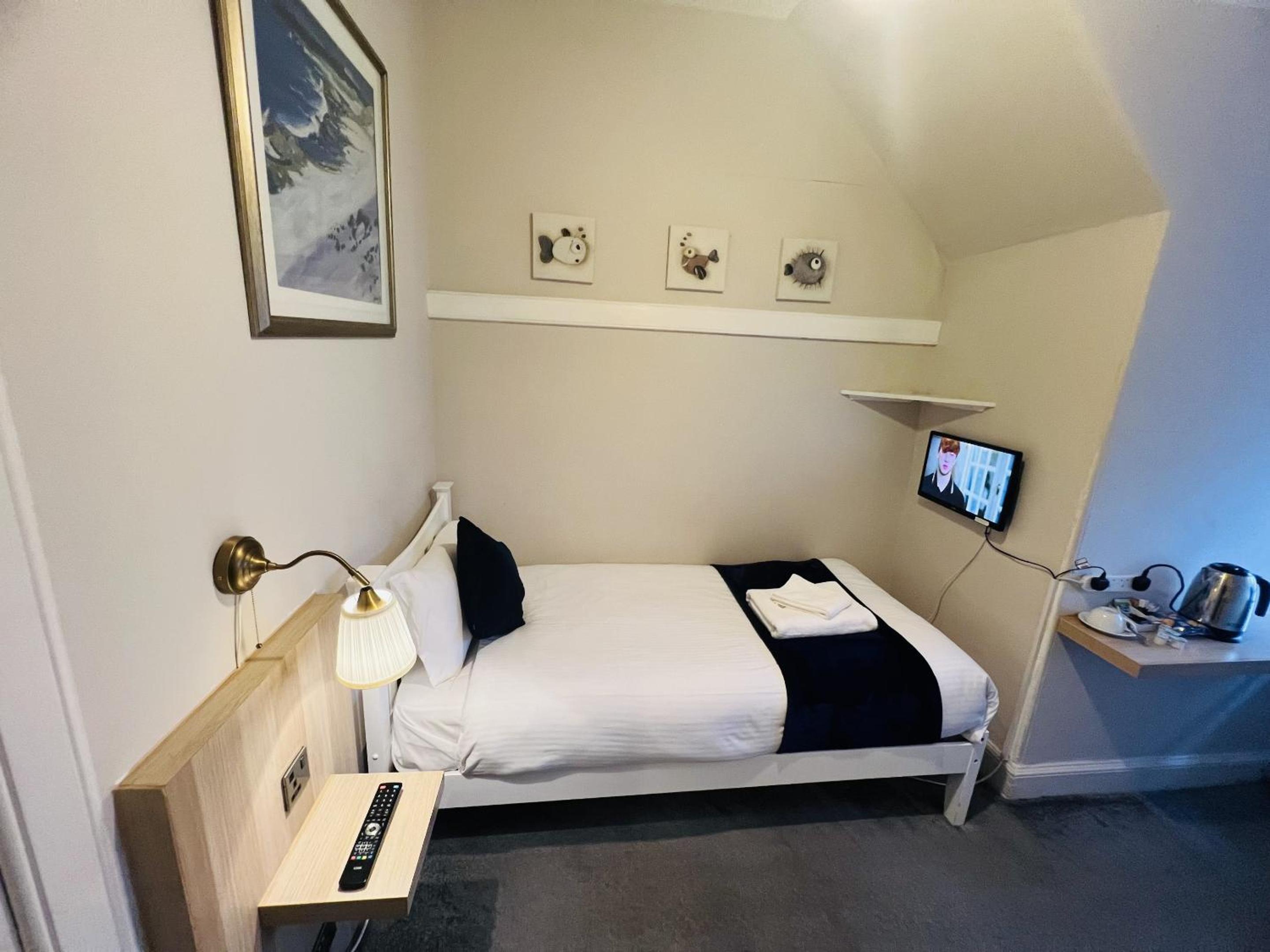 Single Room with Shared Bathroom