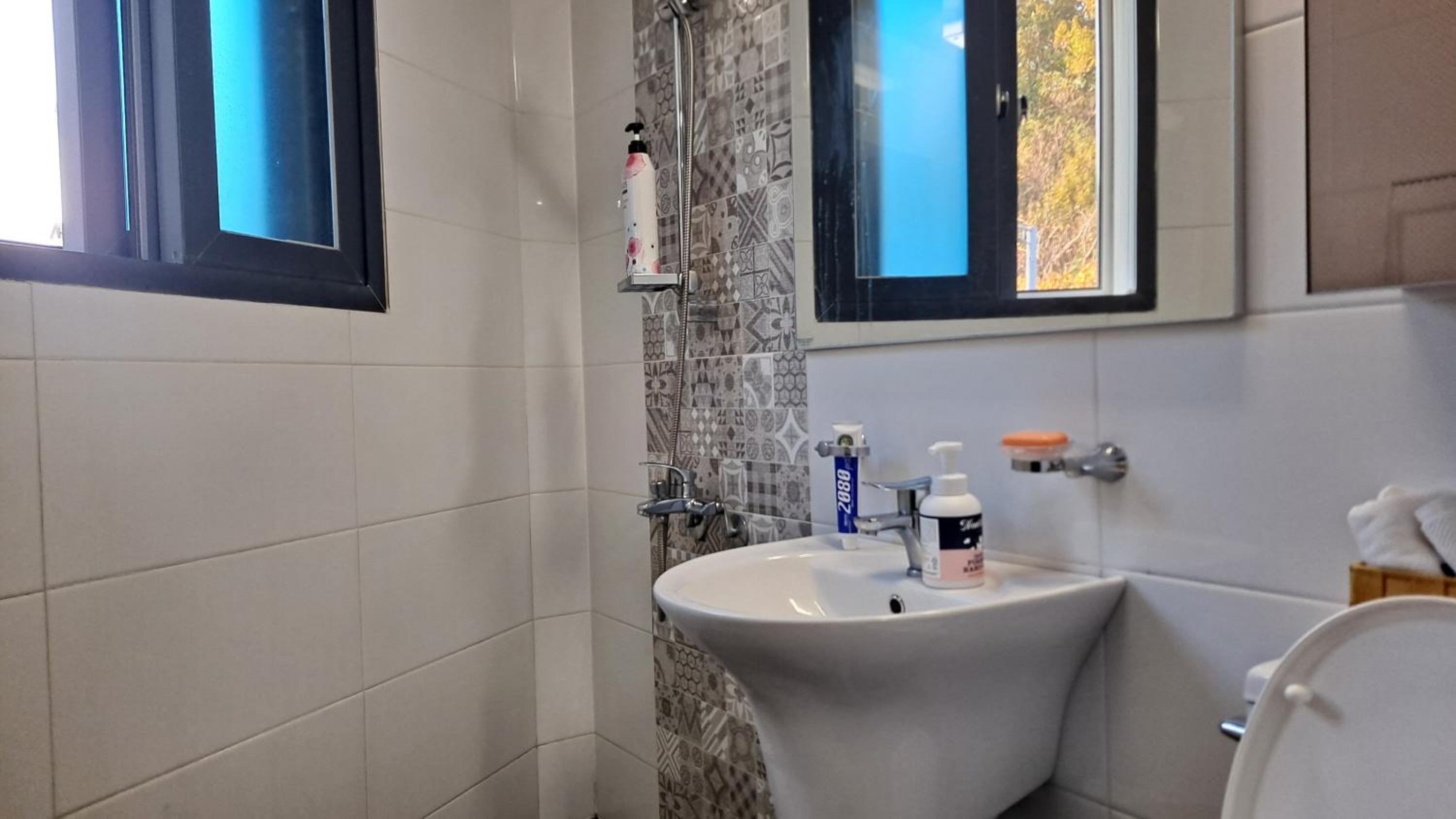 Double Room - Photo 11