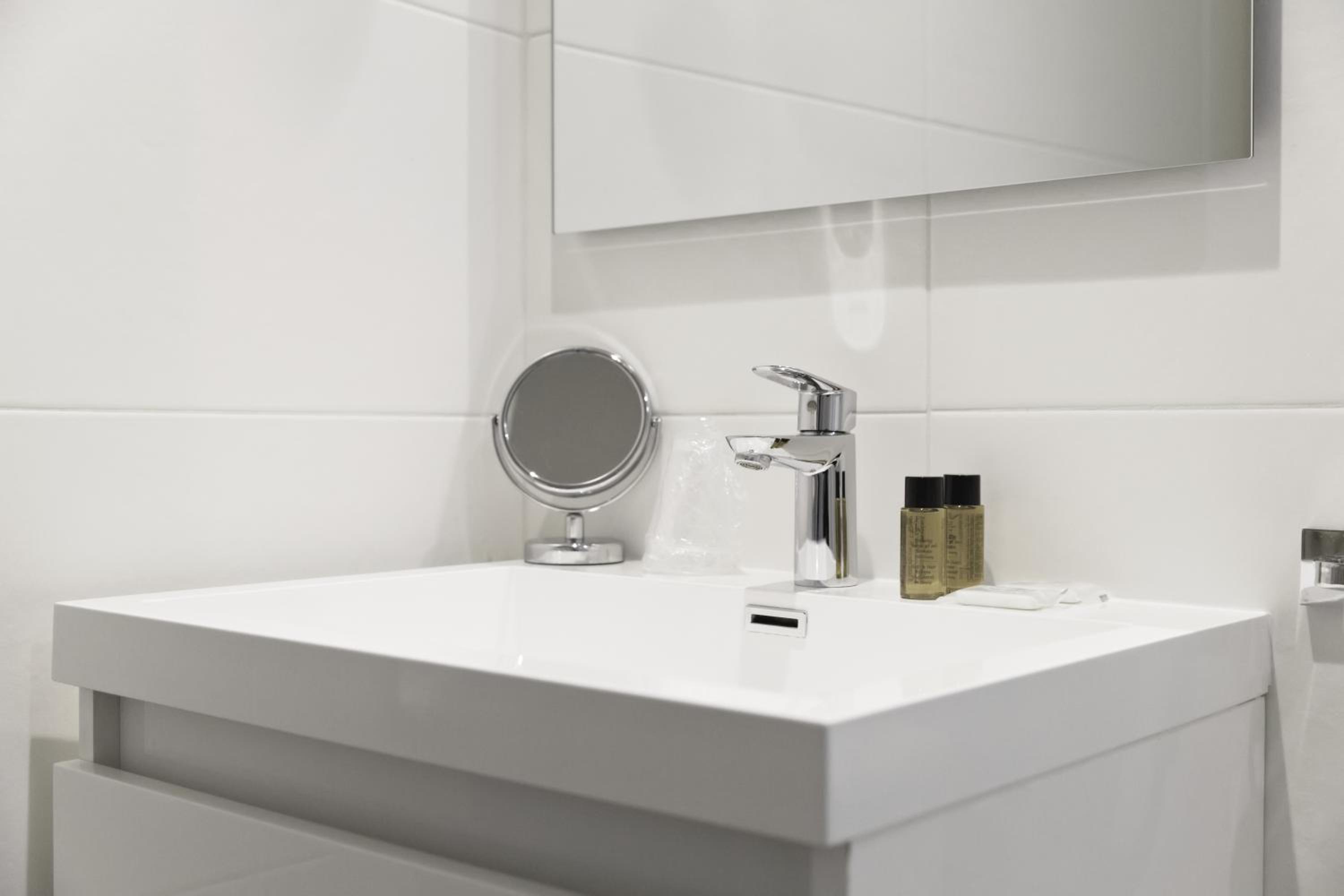 Double Room with Bath or Shower, photo 7