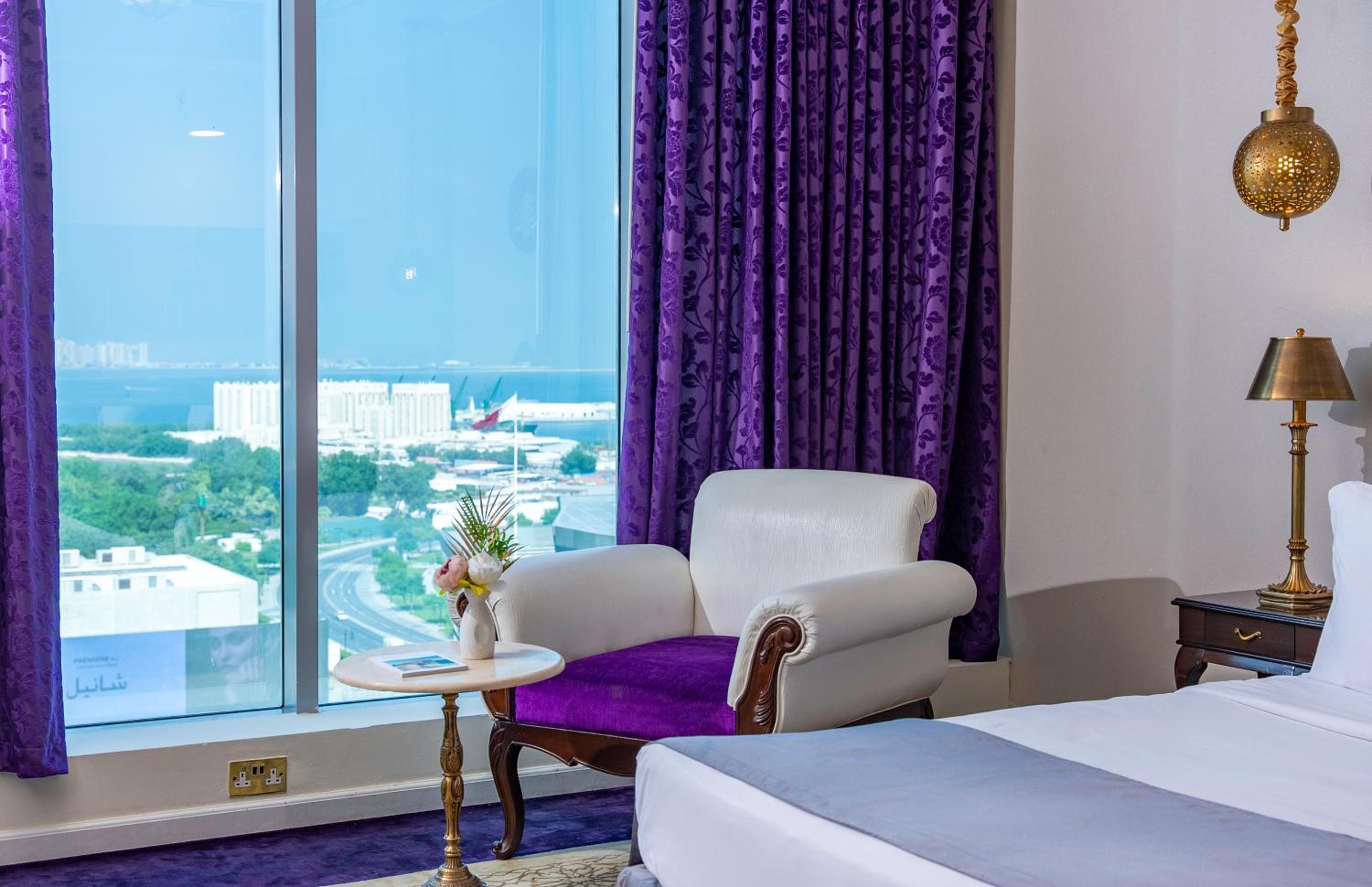 Deluxe King Room Corniche View photo 3