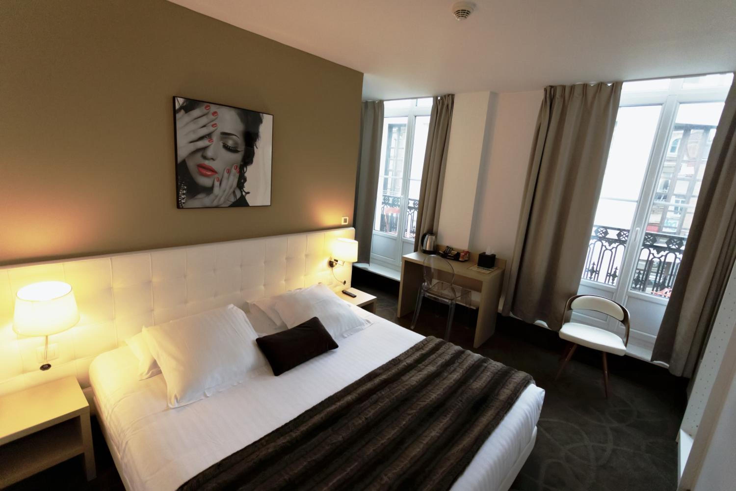 Double Room with Bath or Shower photo 2