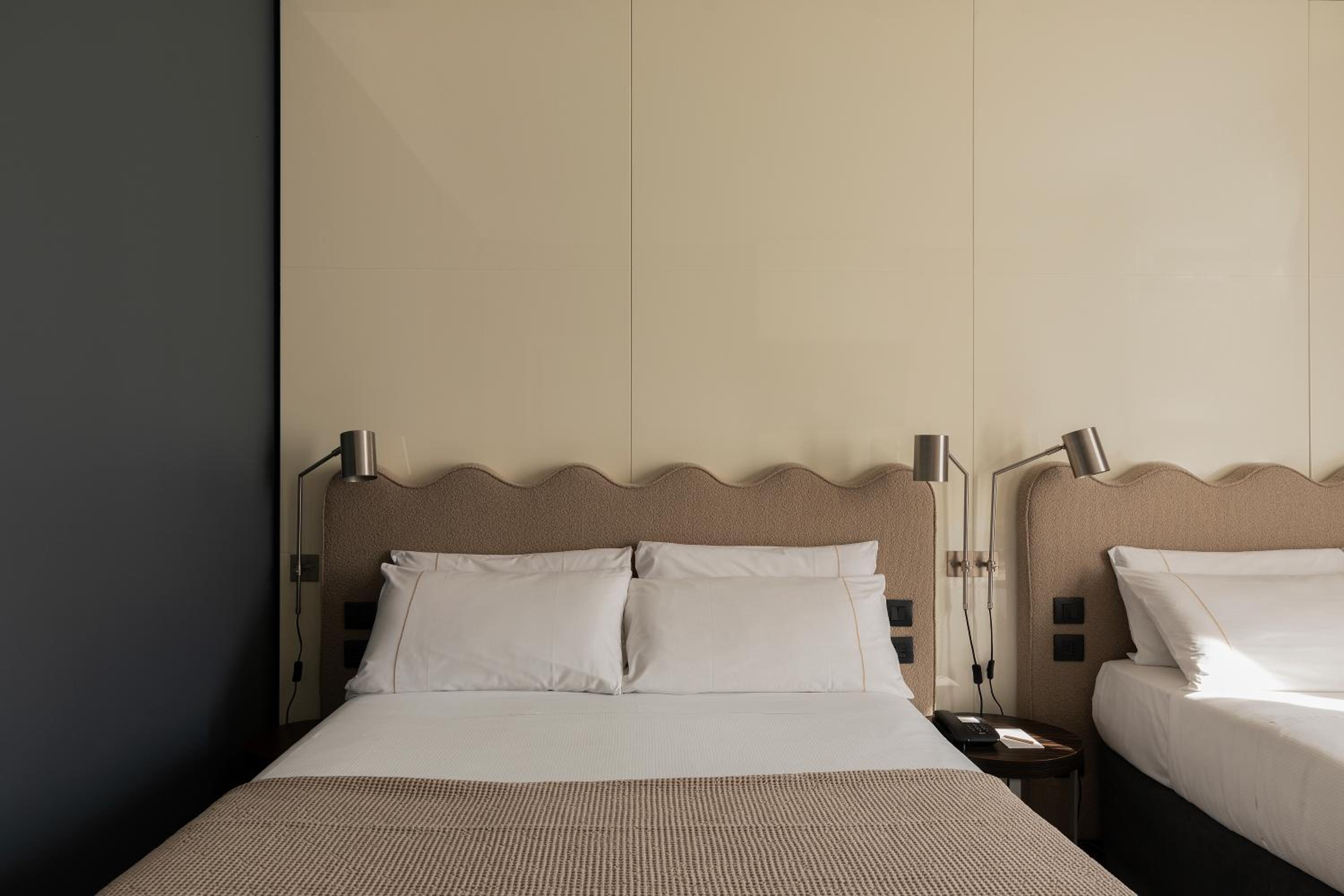 Quadruple Room - Photo 11