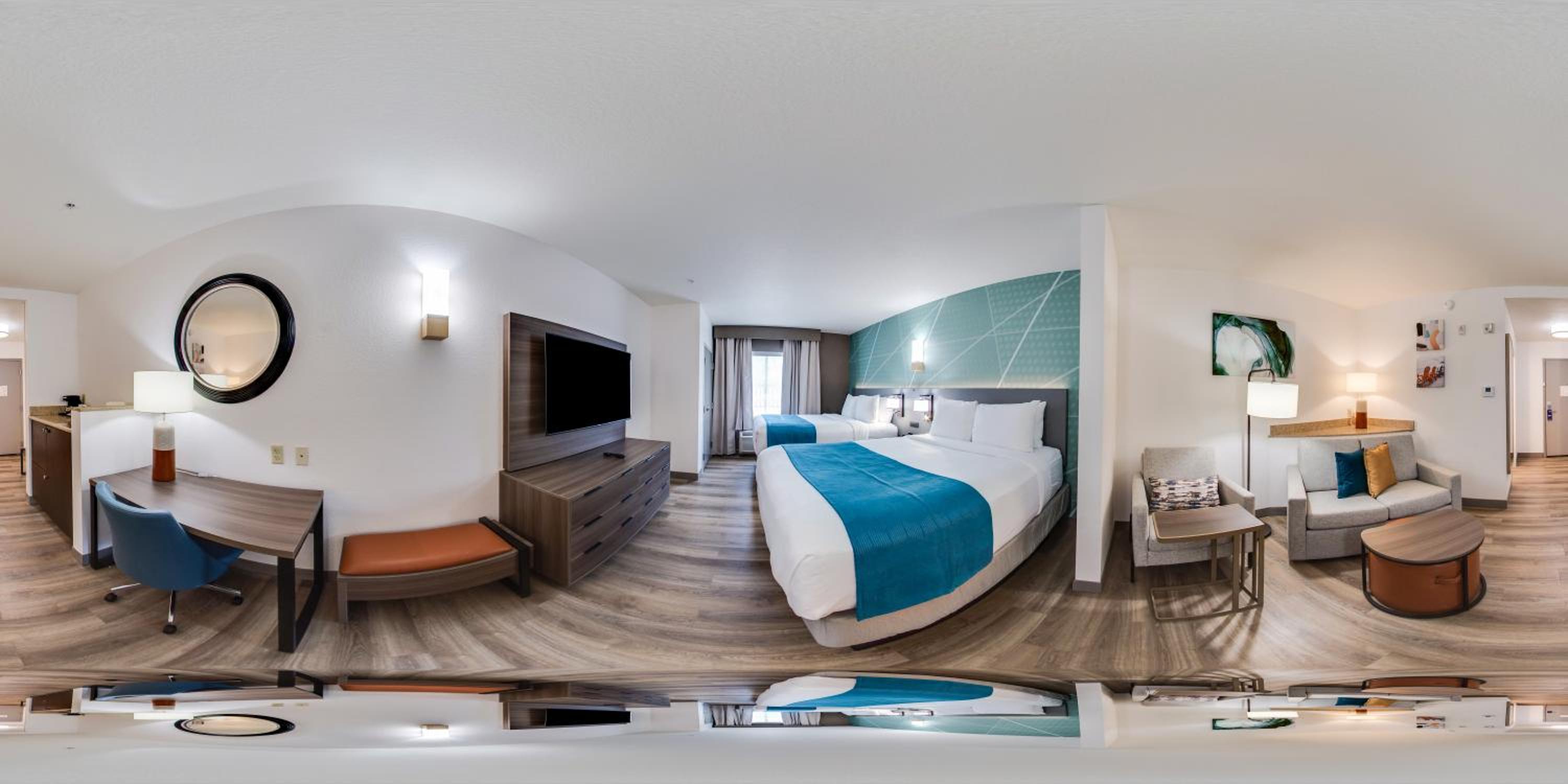 Queen Suite with Two Queen Beds - Photo 3
