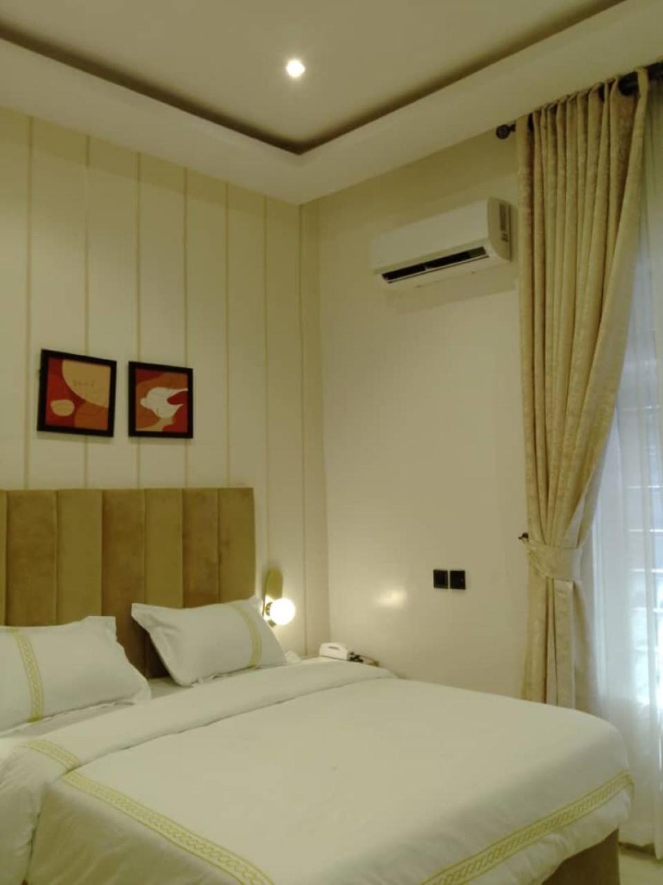 Deluxe Queen Room with Two Queen Beds photo 3