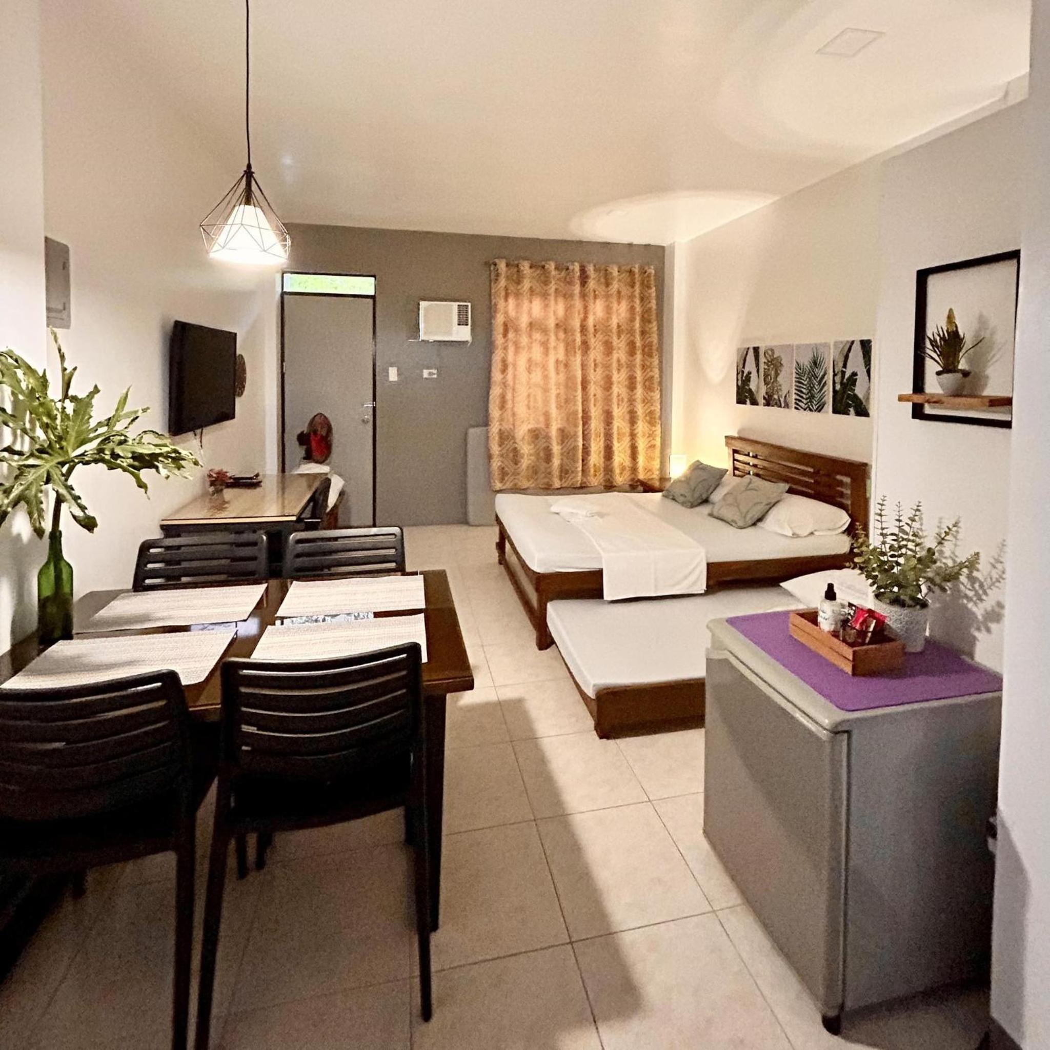 Studio Apartment - Photo 1