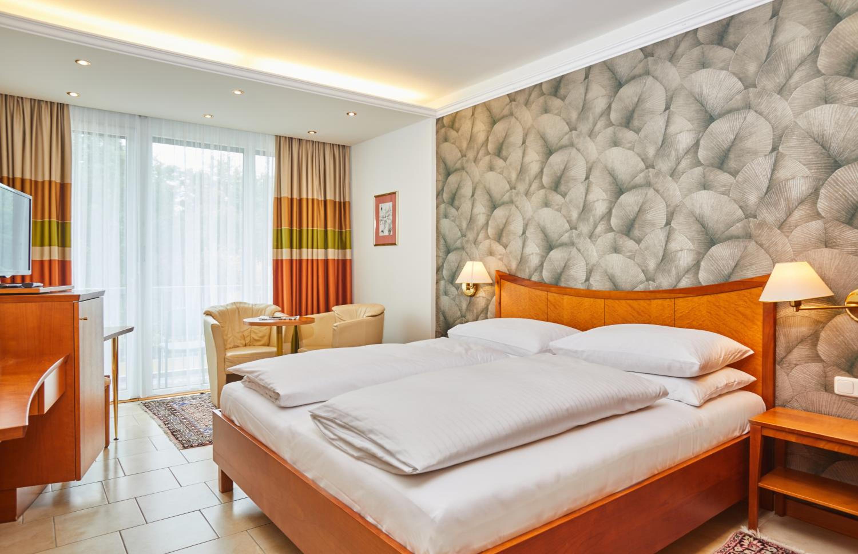 Double Room with Balcony - Photo 2